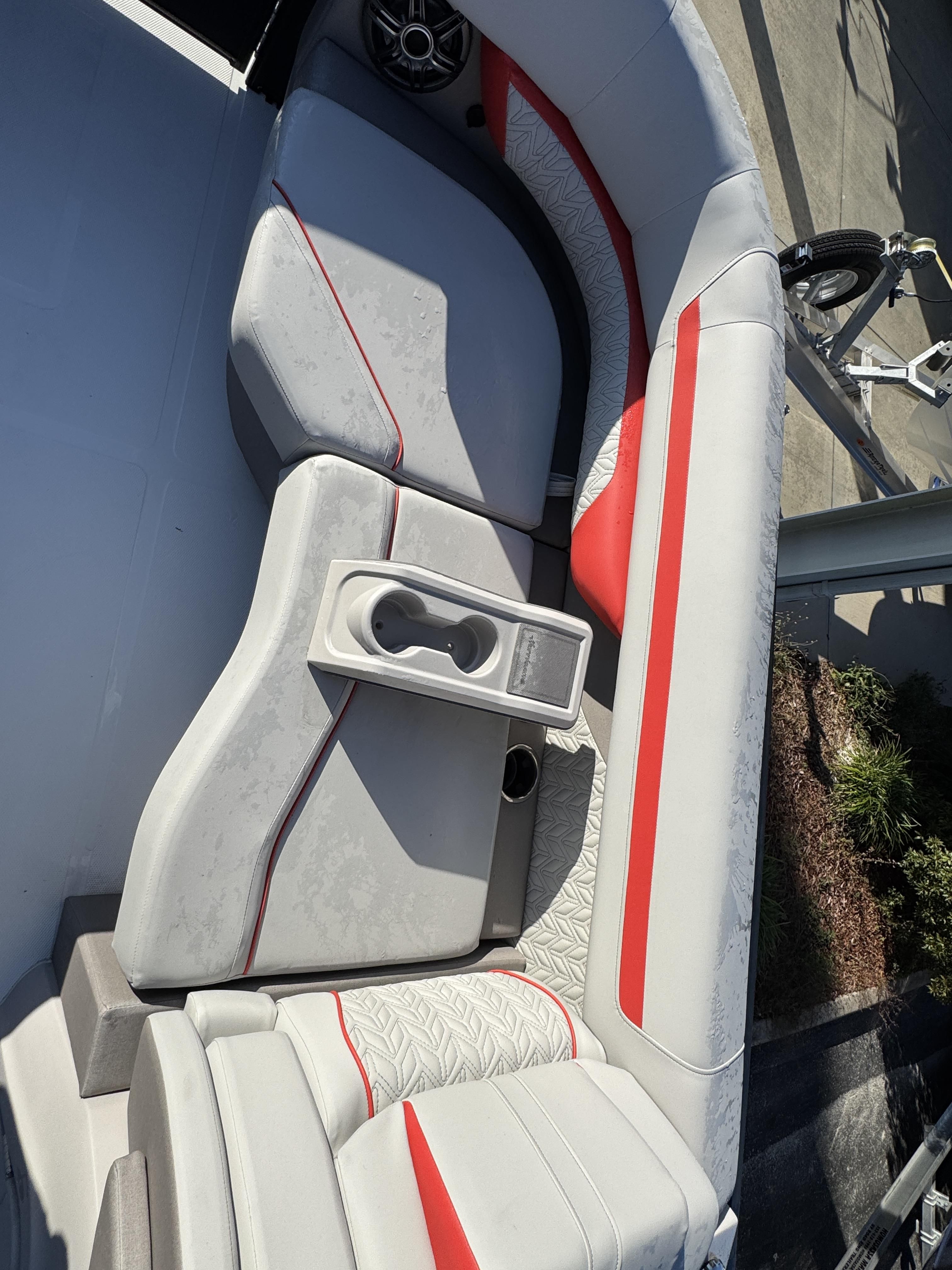 2025 Hurricane FunDeck OB FD 2360 SFL OB - 7