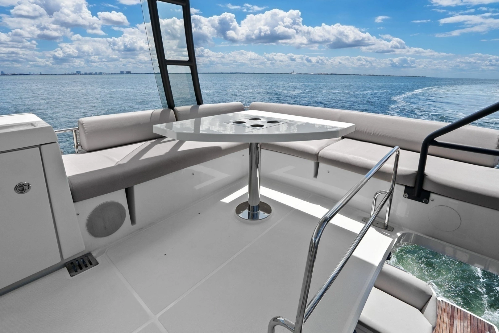 2020 Prestige 460 Flybridge - Image 27