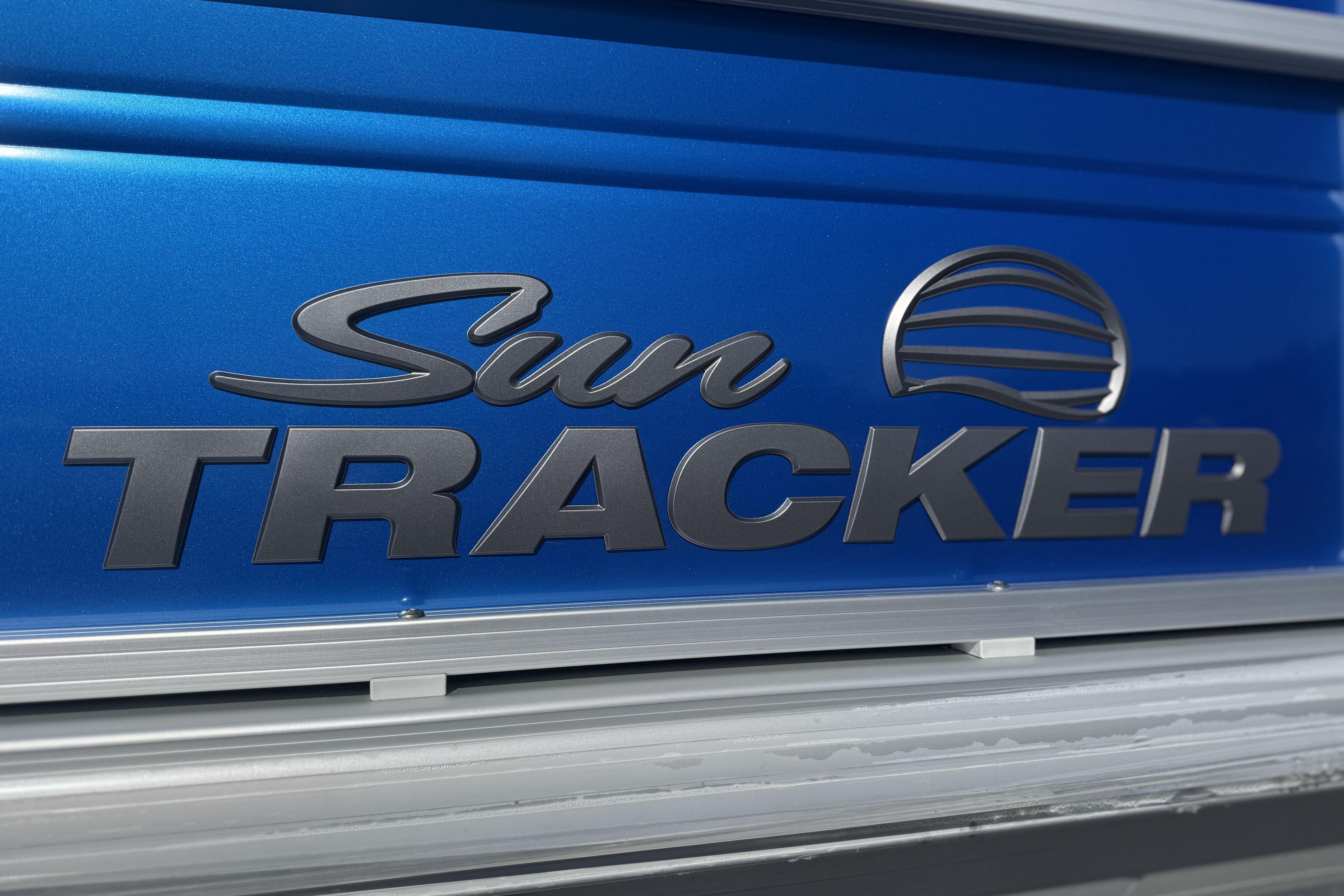 Sun Tracker Party Barge 16 DLX 2026 logo on blue background.