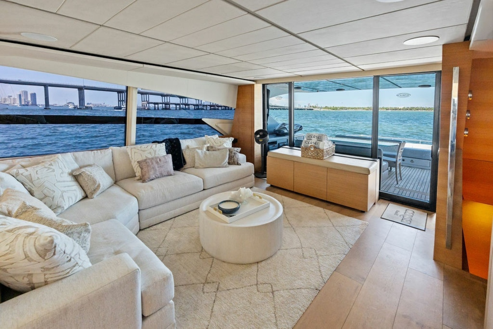 2012 Pershing 92 - Image 22