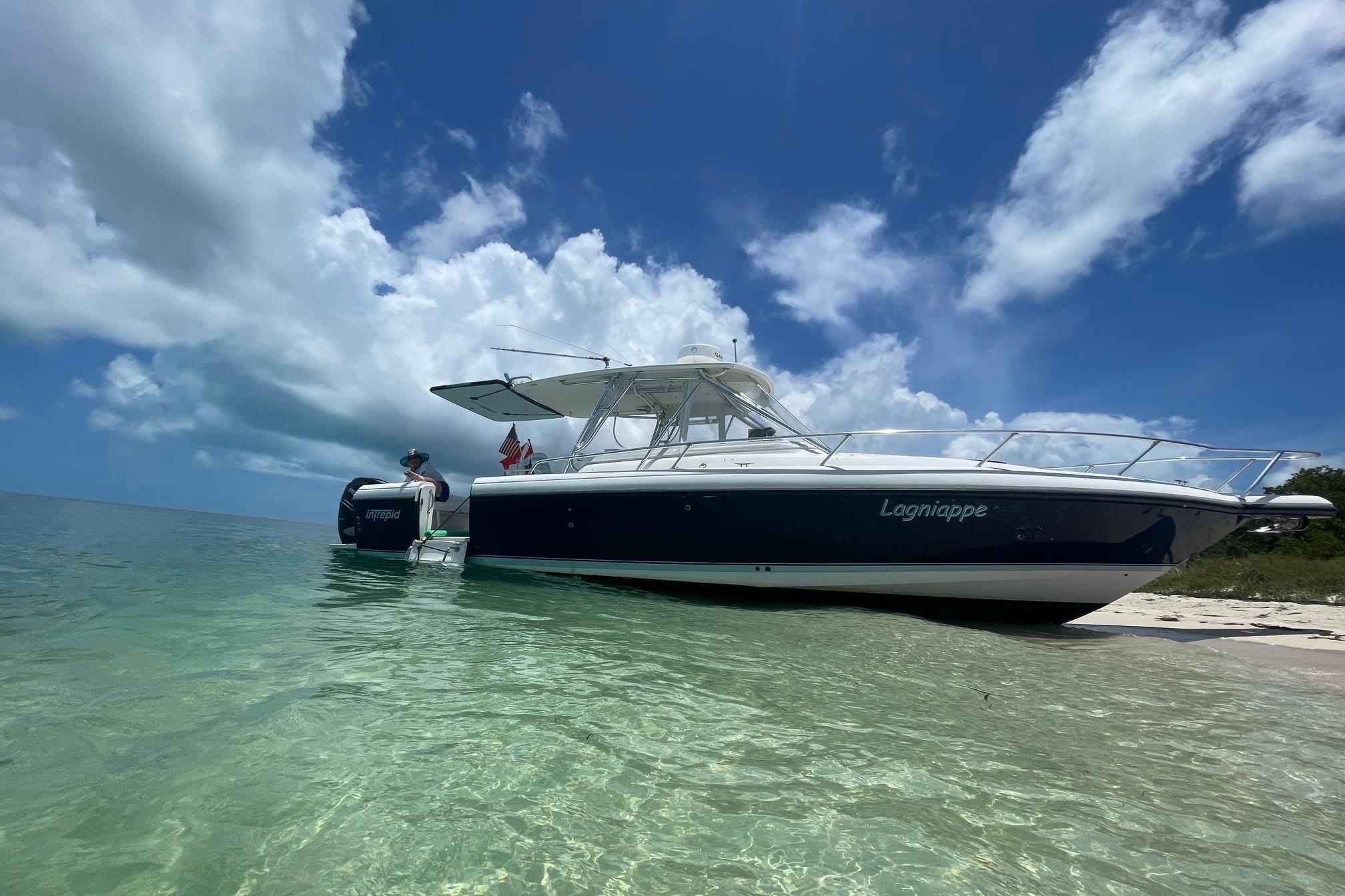 2005 Intrepid 348 Walkaround