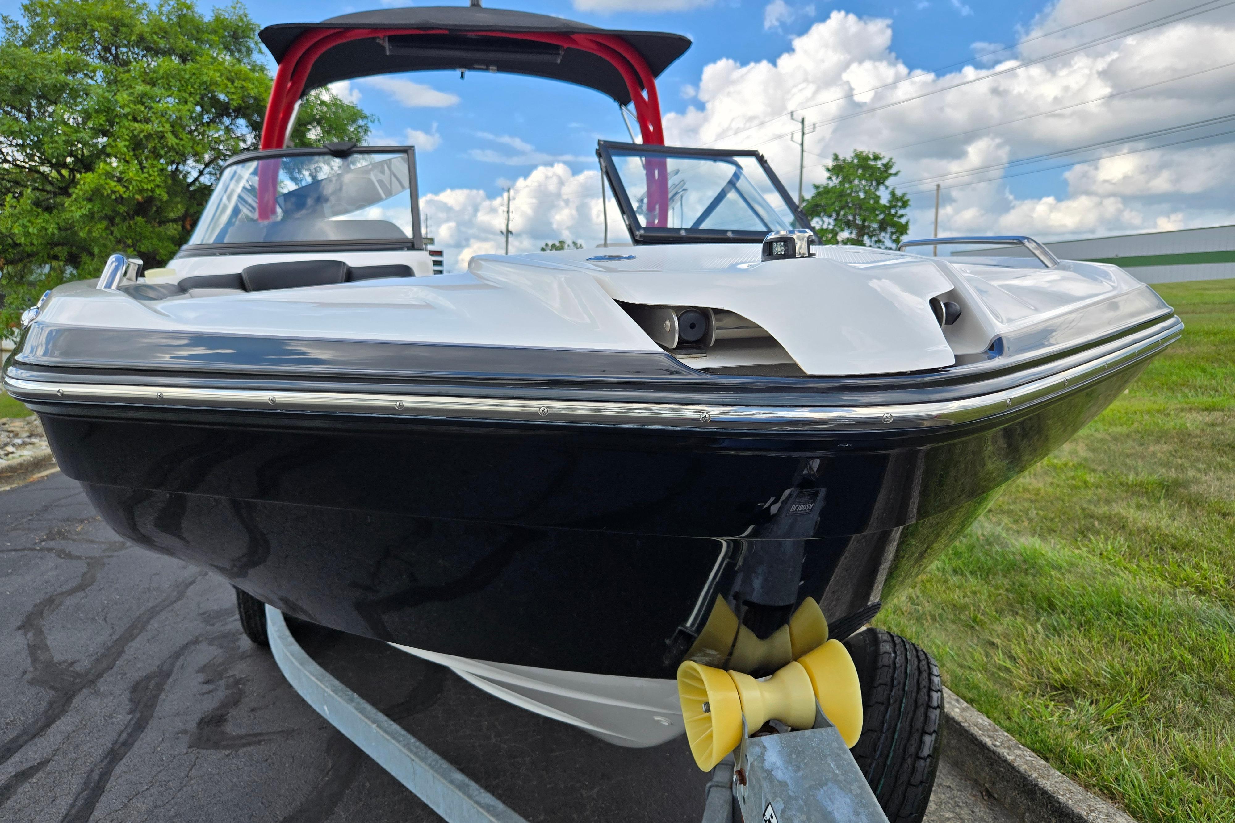 2018 Yamaha Boats 212X on trailer, sleek design, blue sky background.
