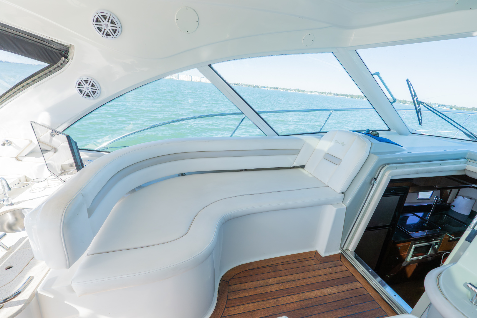 2010 Sea Ray 50 SUNDANCER - Image 28