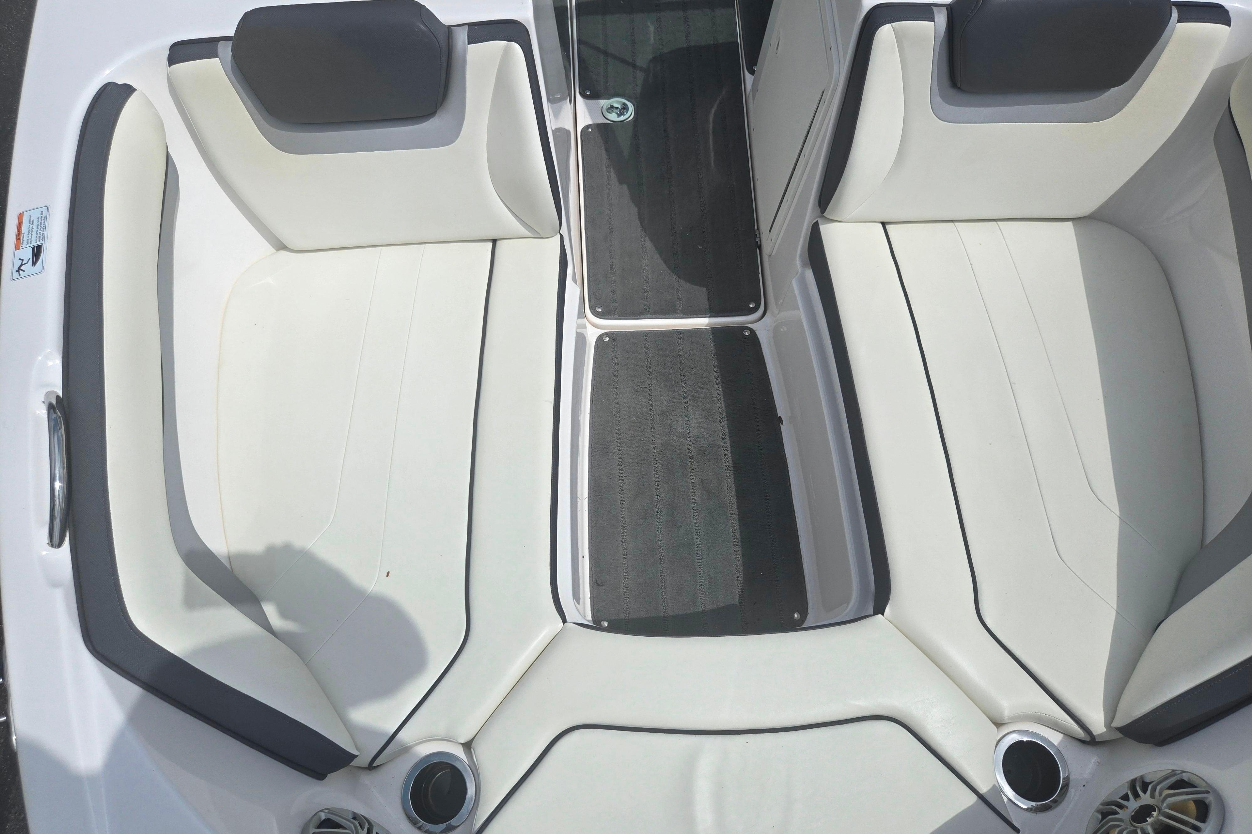 2016 Yamaha Boats AR192 interior seating with white and gray upholstery.