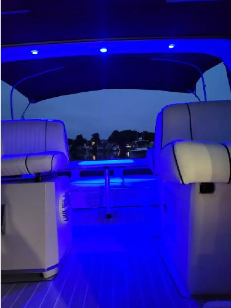 1988 Sea Ray 340 Express Cruiser - Image 12