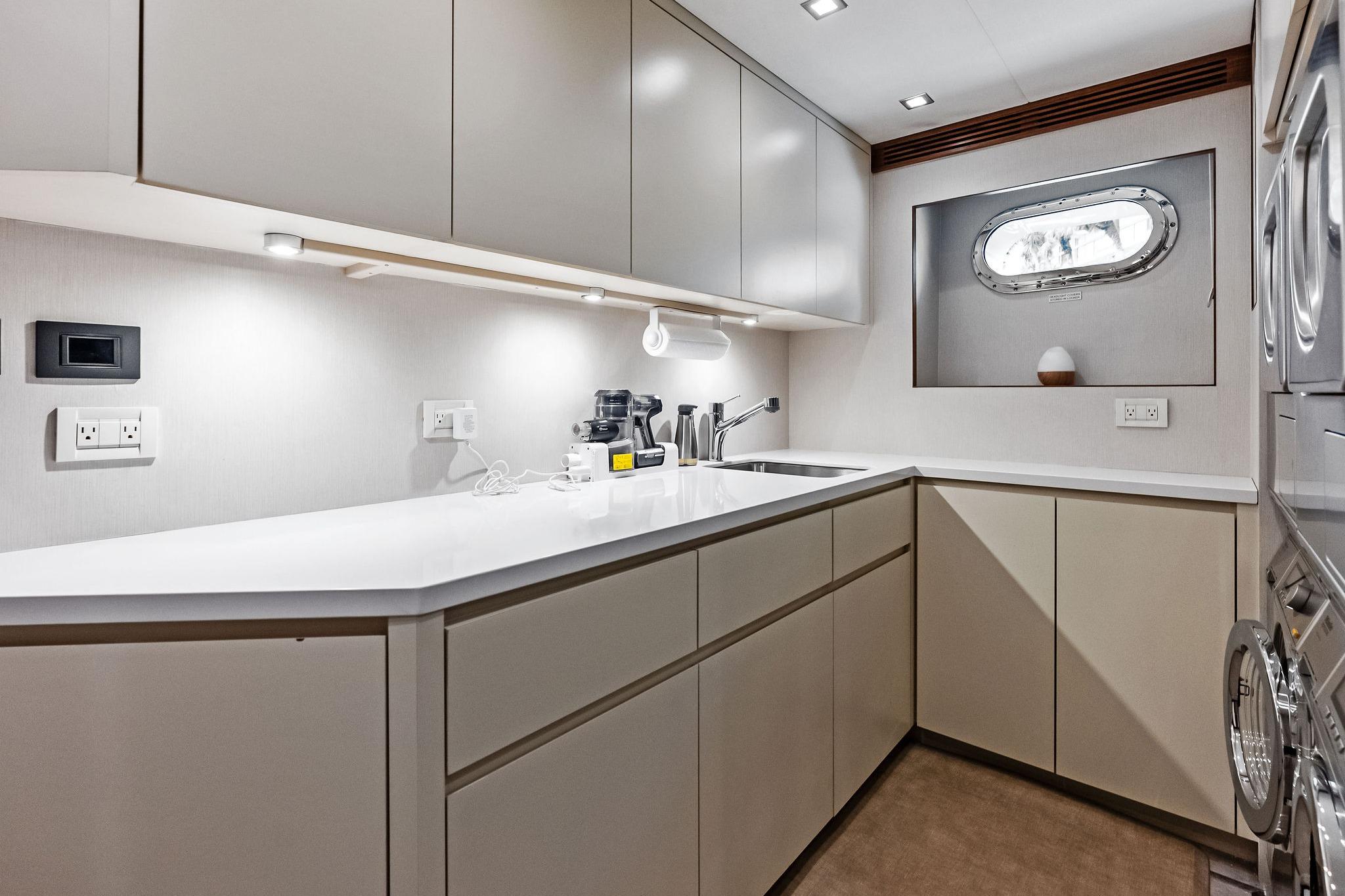 Laundry room counterop, aft