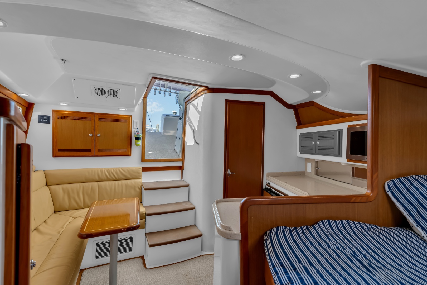 2005 Cabo 35 Express - Image 17