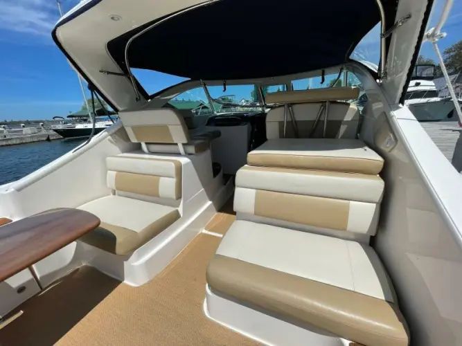 2012 Tiara Yachts 3100 Coronet - Image 17