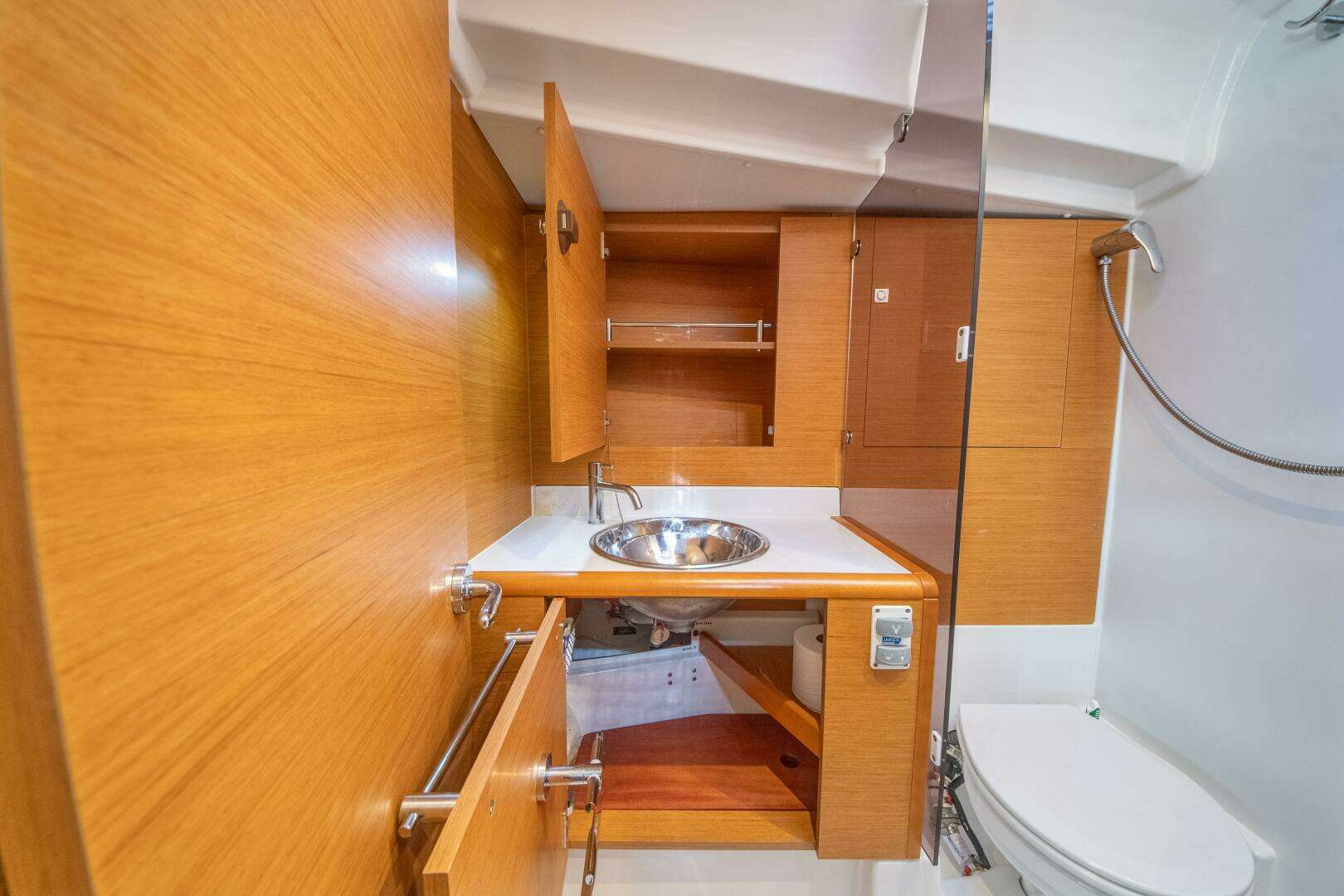 2016 Jeanneau 439 - Image 25