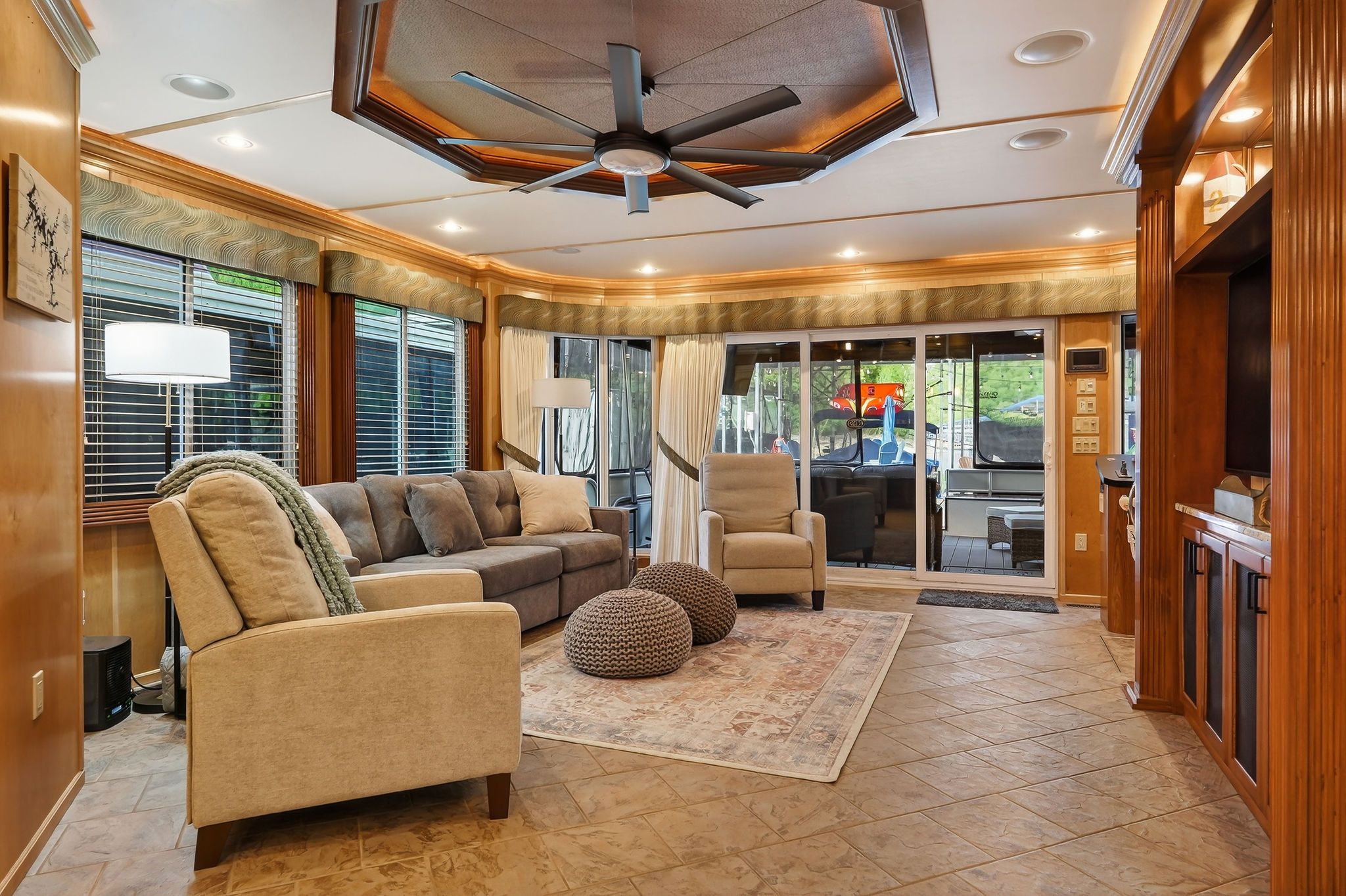Luxurious living room in a 2010 Houseboat model Throughbred.