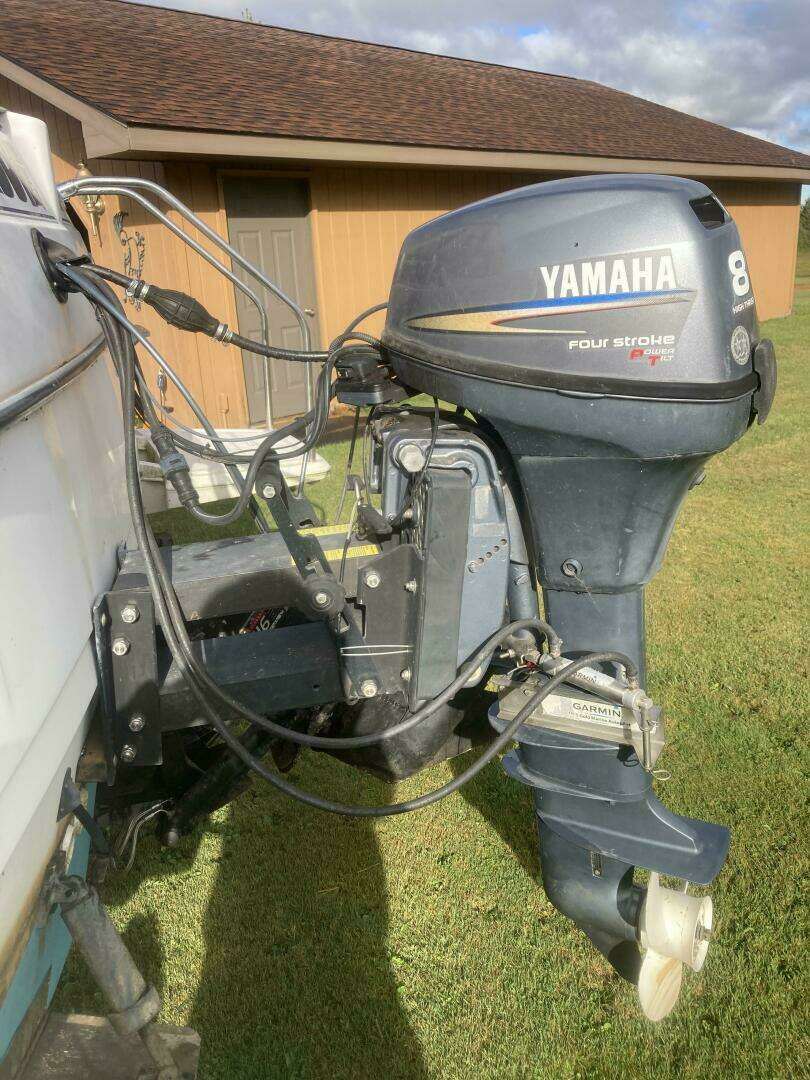 1996 Bayliner 2252 - Image 10