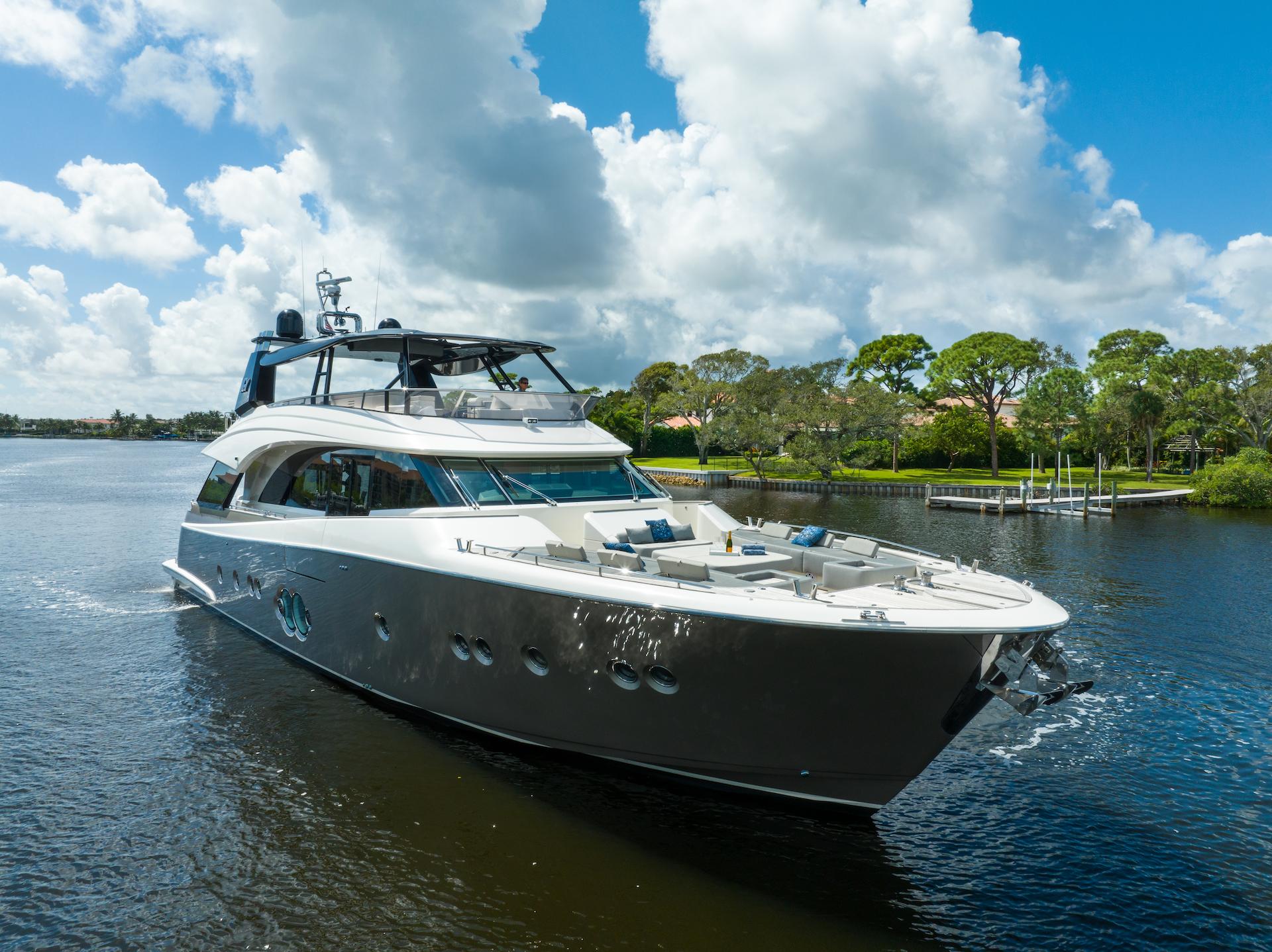 2015 Monte Carlo Yachts MCY86