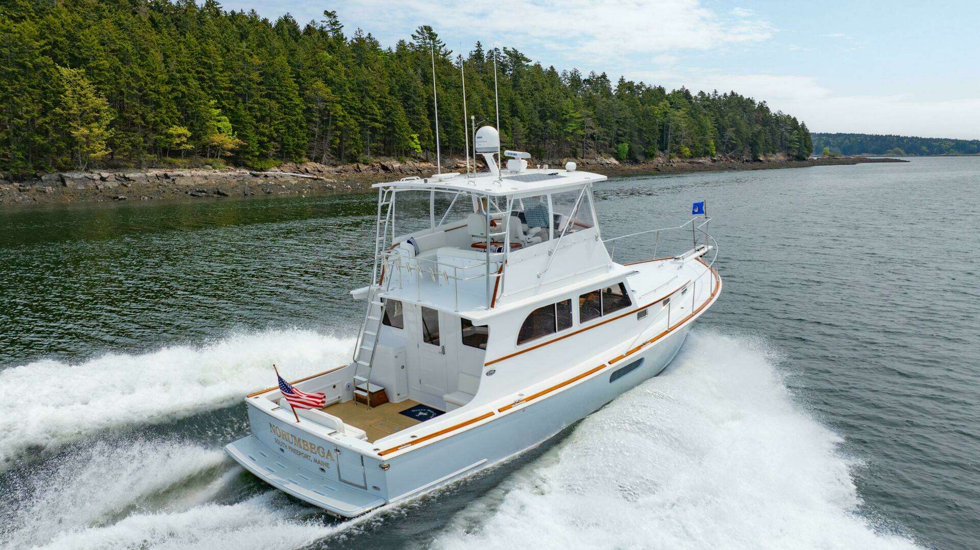 2019 Lowell Flybridge - Image 30