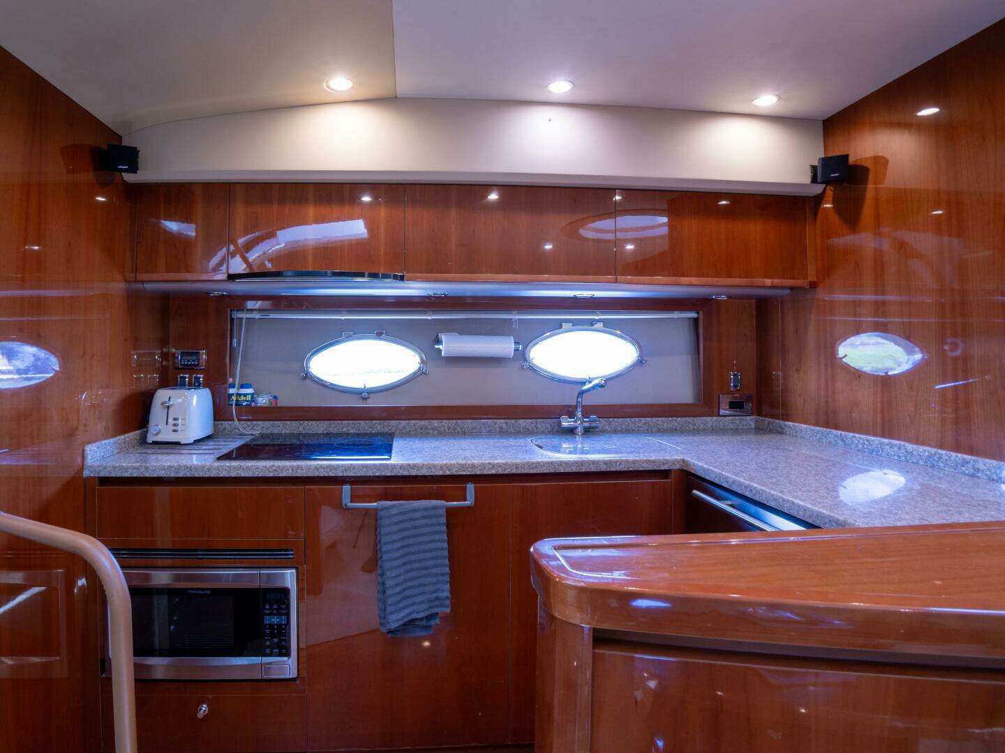 2008 Princess V53 - Image 42