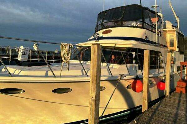 1989 Marine Trader 47 Cockpit Motor Yacht