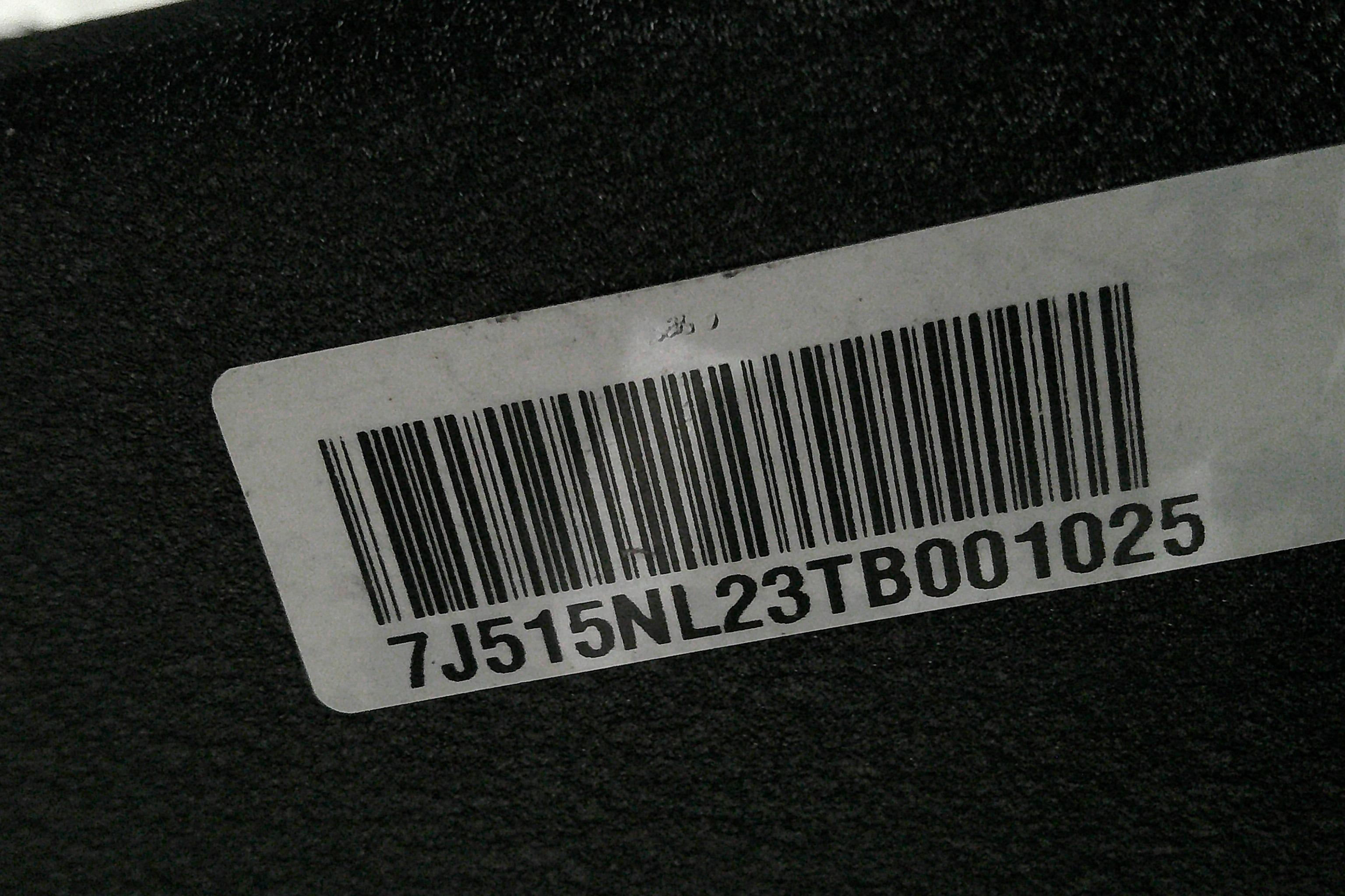 Barcode label on a 2026 Tahoe 2150 CC, displaying serial number 7J515NL23TB001025.