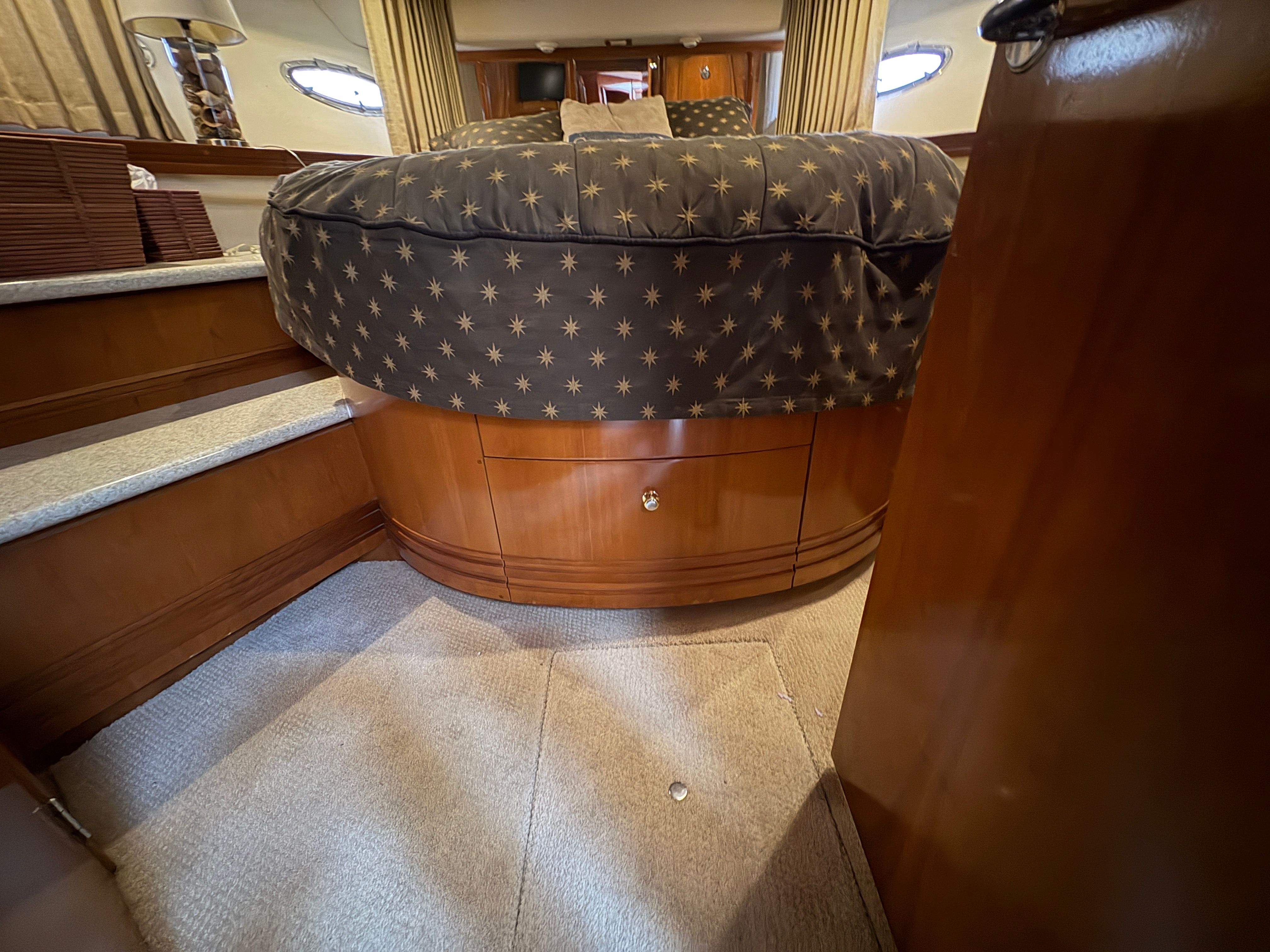 Interior of Carver 530 Voyager Pilothouse yacht, year 2000.