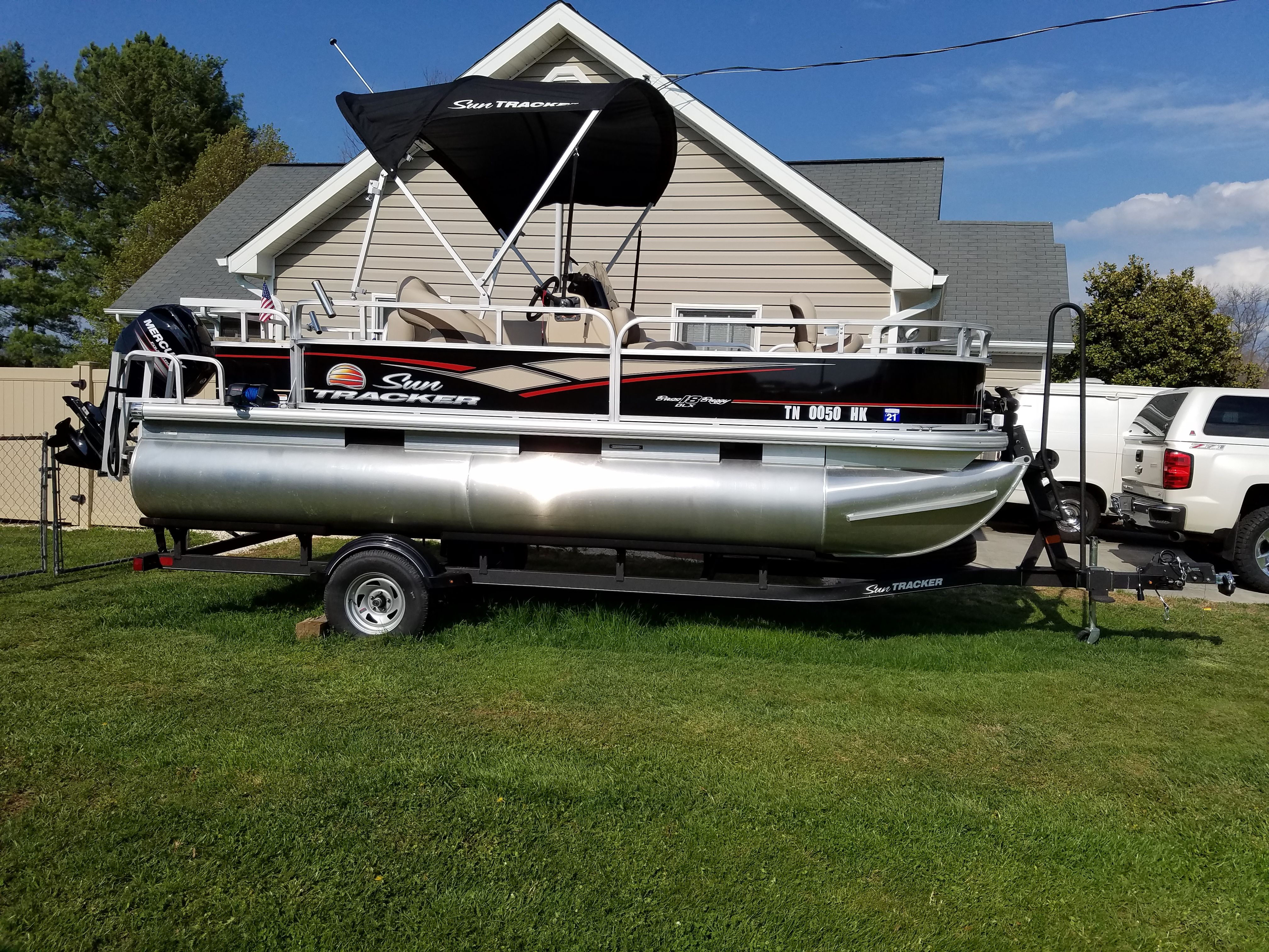 2018 Bass Tracker Bass Buggy 18 DLX