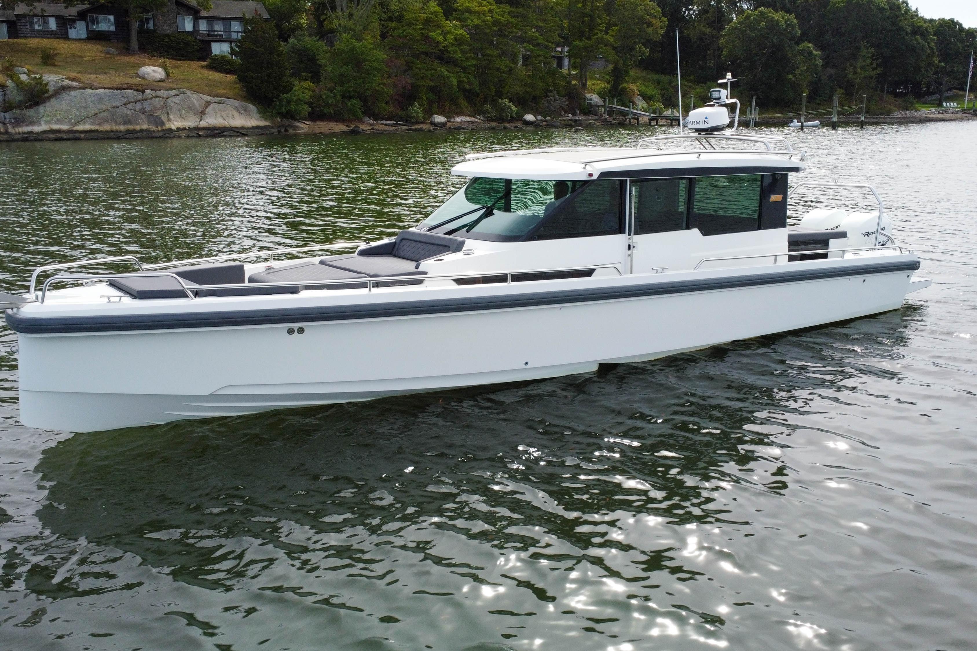 2018 Axopar 37 Sports Cabin