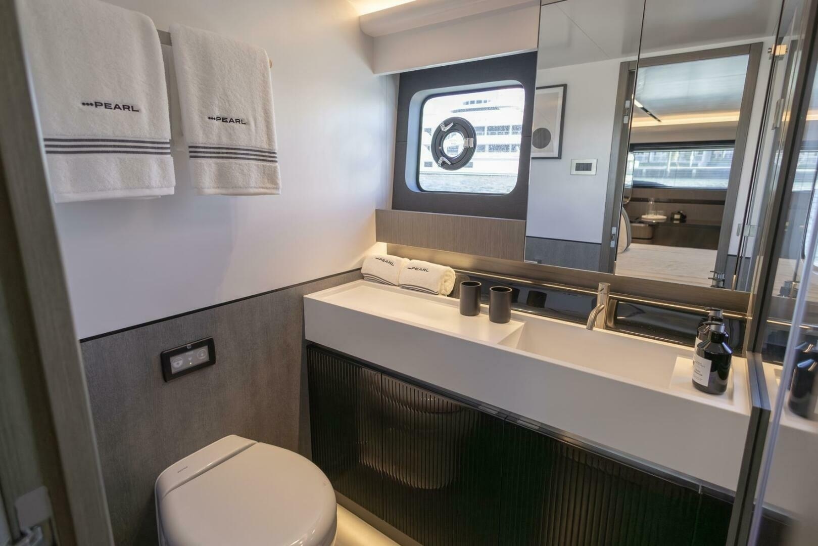 2023 Pearl 72 - Image 26