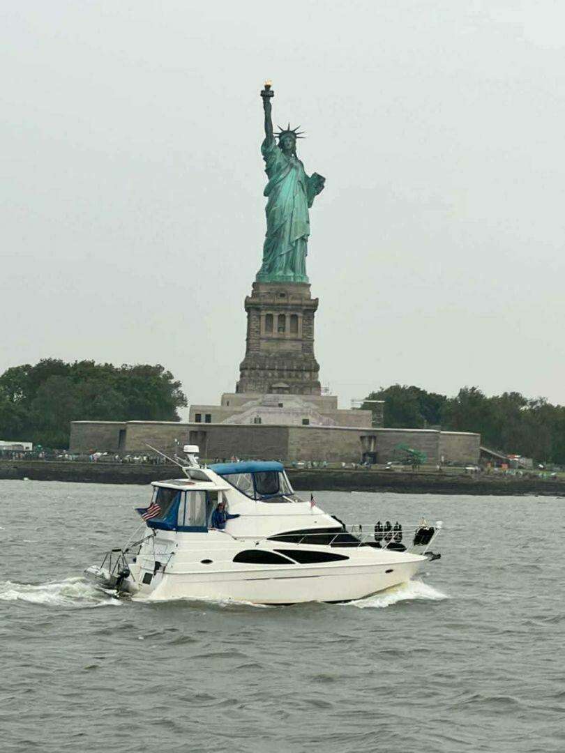 2005 Carver 366 MY - Image 74