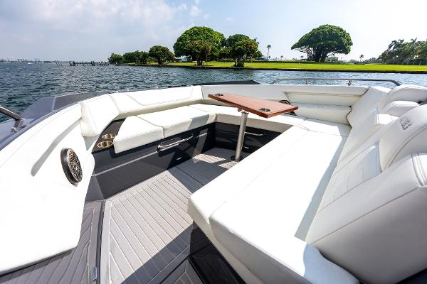 2023 Cruisers Yachts 42 GLS OB - 11
