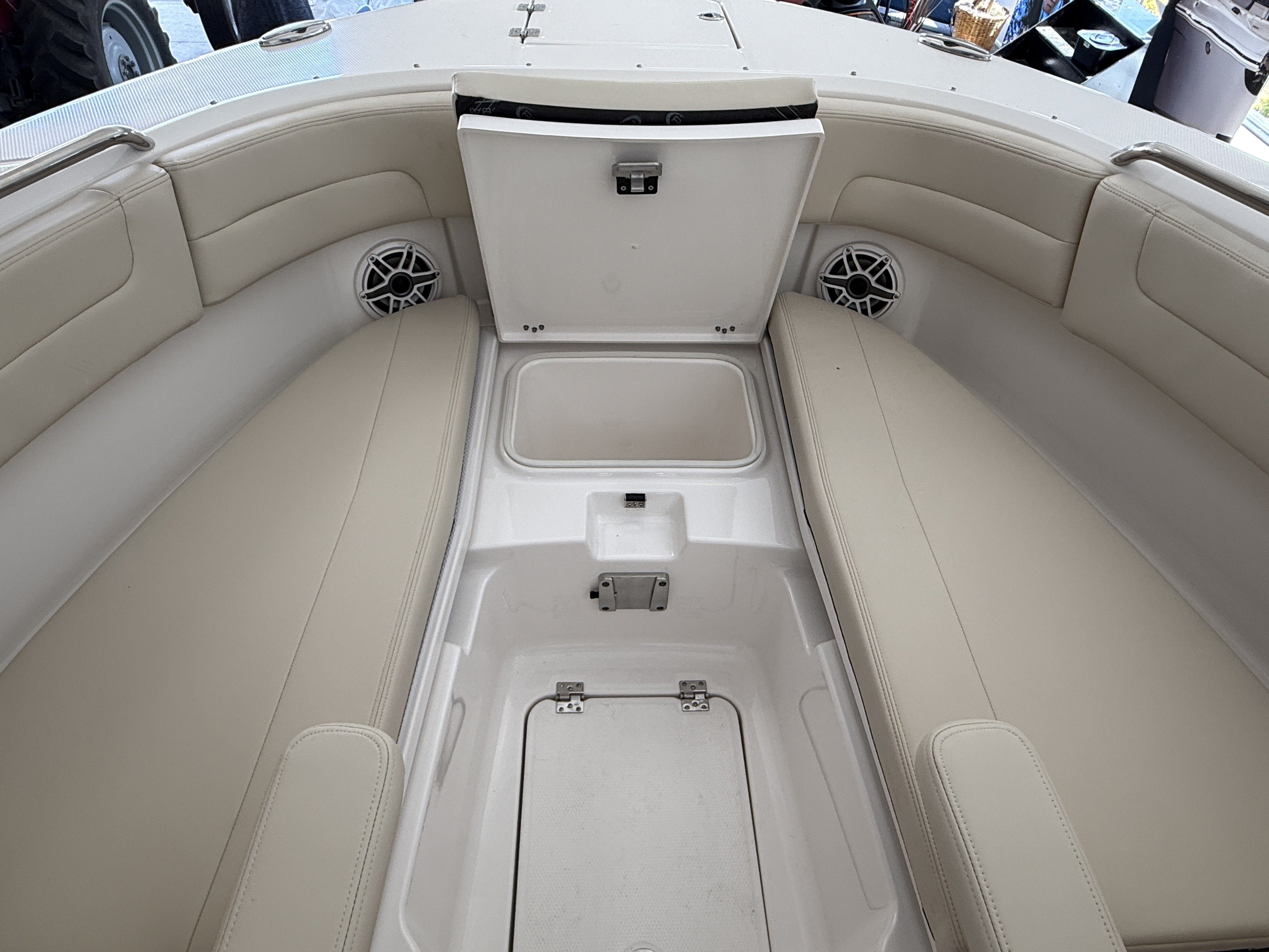 2026 Robalo 257 Dual Console - 6