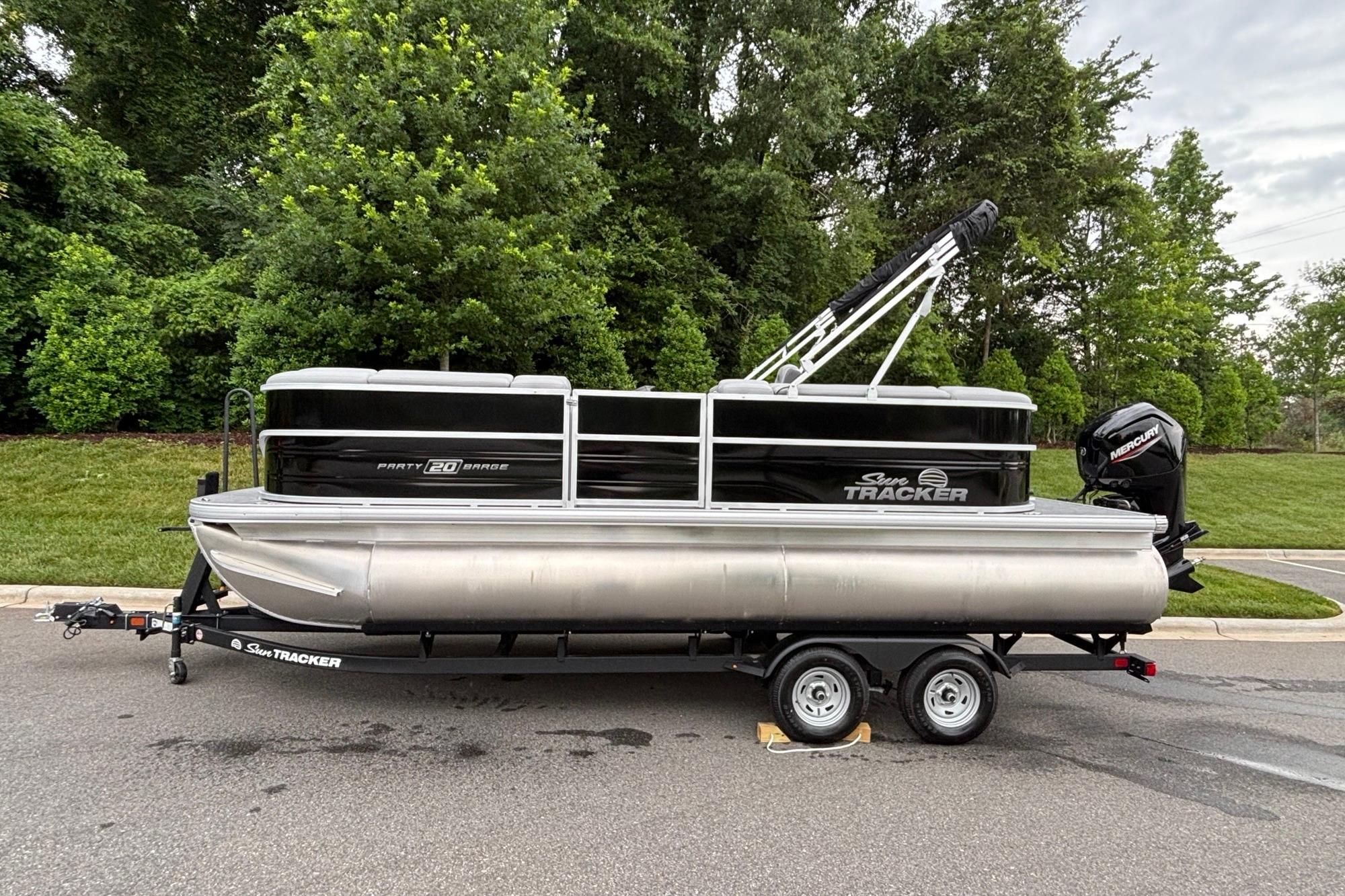 2026 Sun Tracker Party Barge 20 DLX