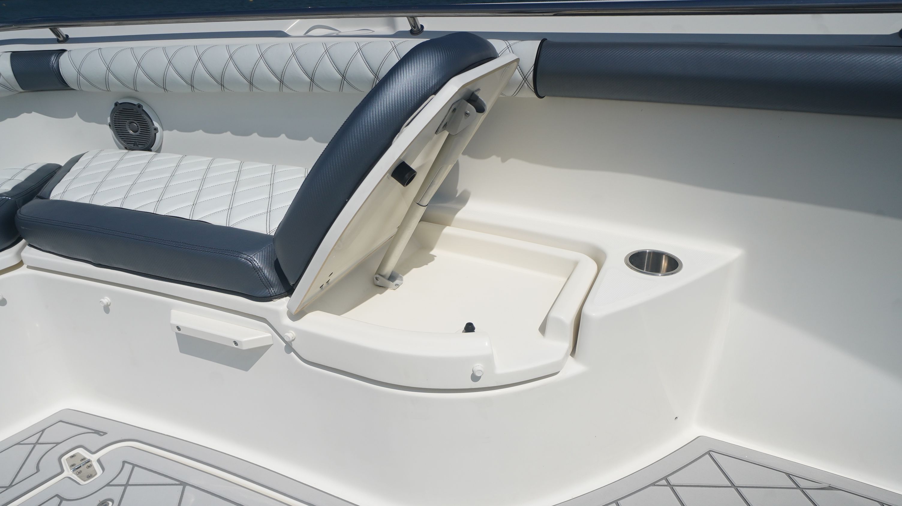 2013 Boston Whaler 350 Outrage - 28