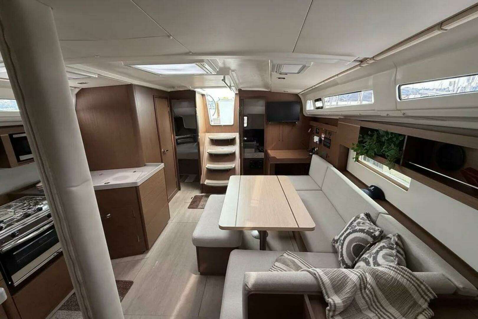 2022 Beneteau Oceanis 40.1 - Image 3