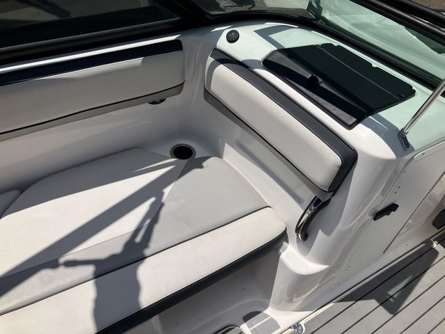 2016 Yamaha Boats 212X - 12
