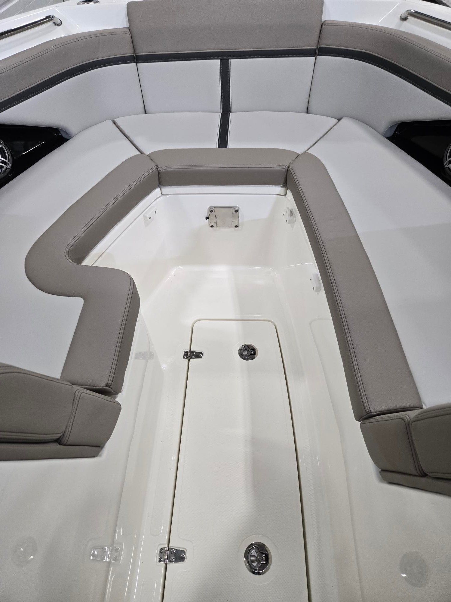 2026 Boston Whaler 330 Vantage - 8