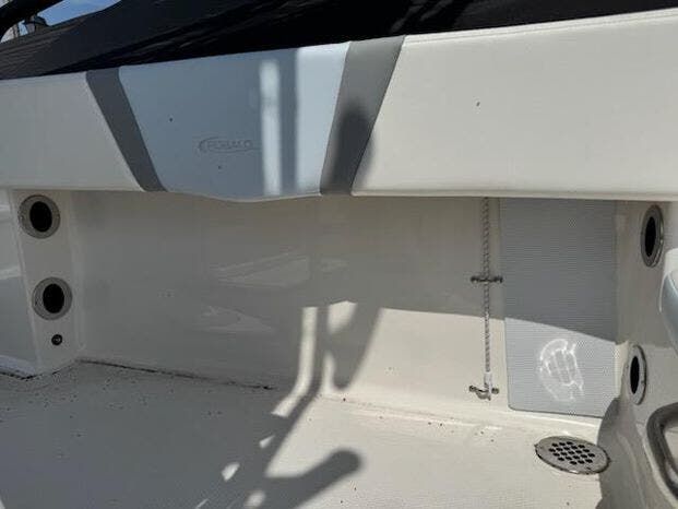 2025 Robalo Center Console R180 - 13