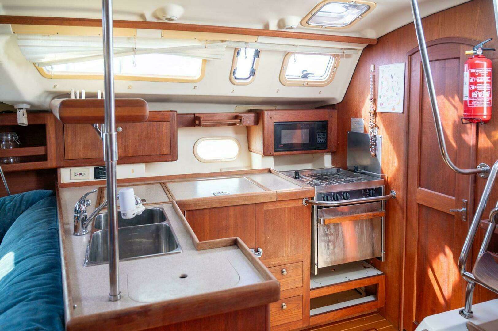 2001 Hunter 410 - Image 13