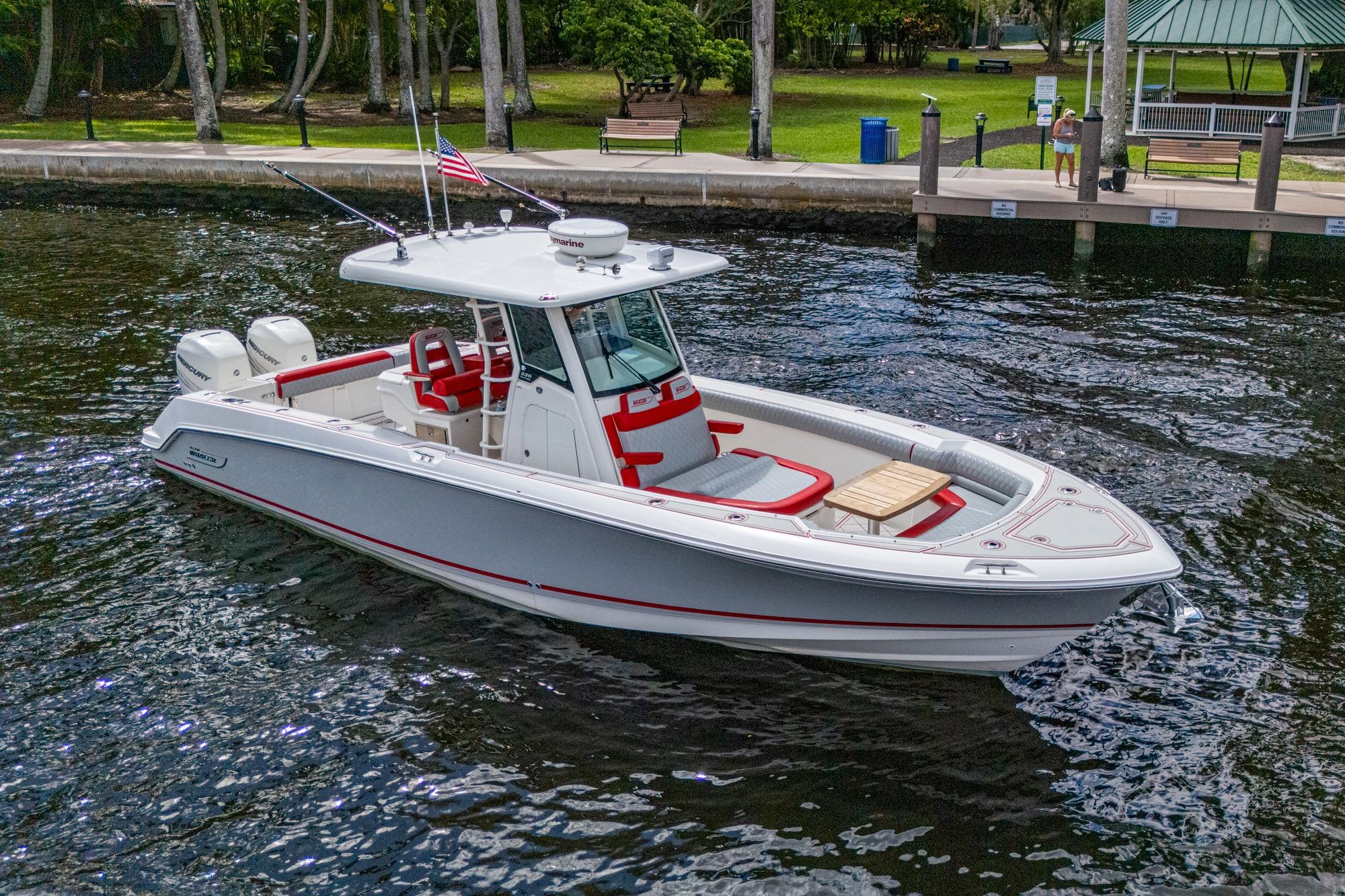 2018 Boston Whaler 330