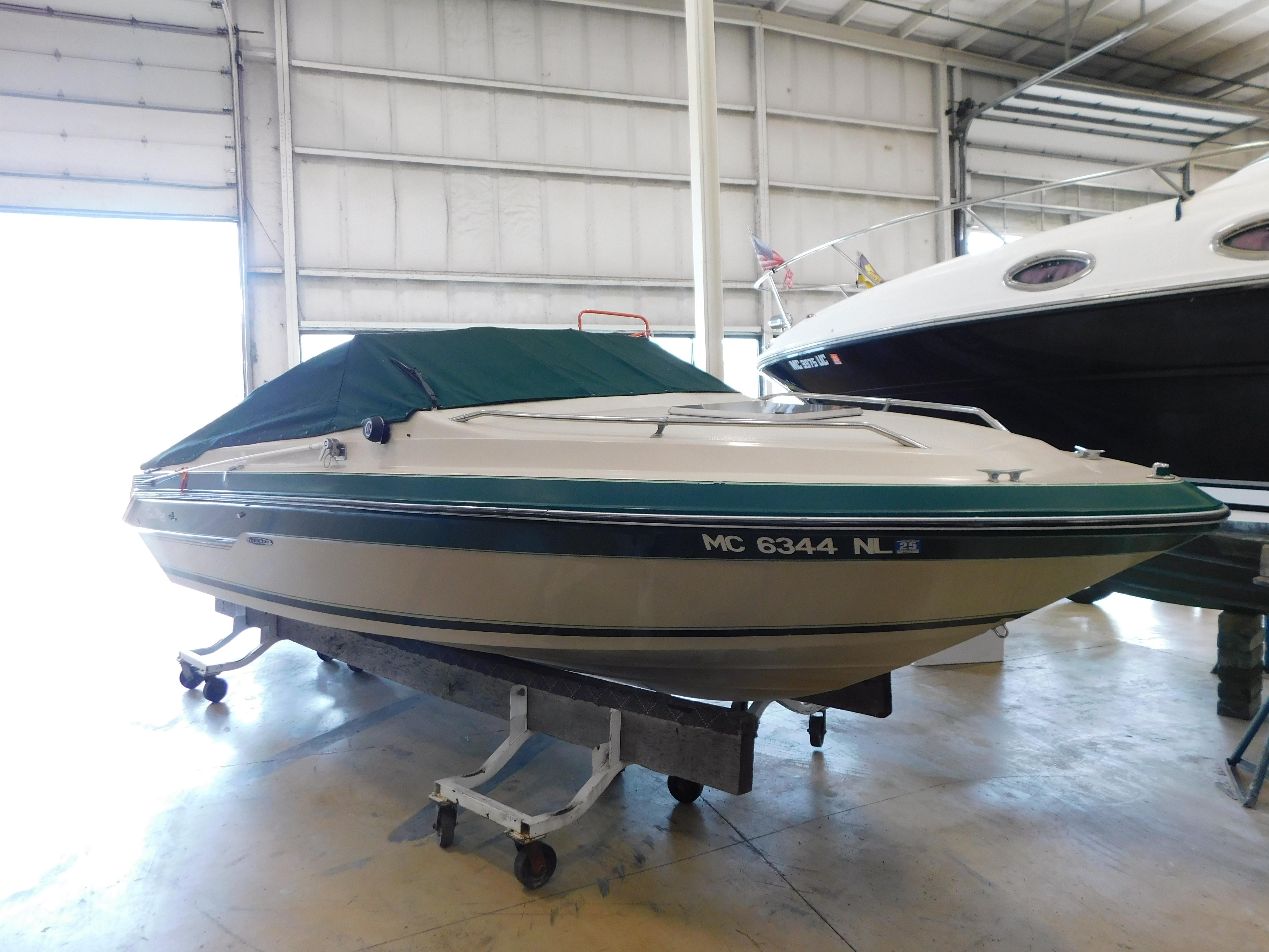 1989 Sea Ray 200 Cuddy Cabin