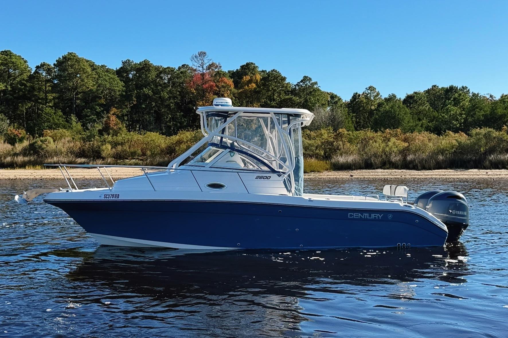 2016 Century 2600 Walk-Around