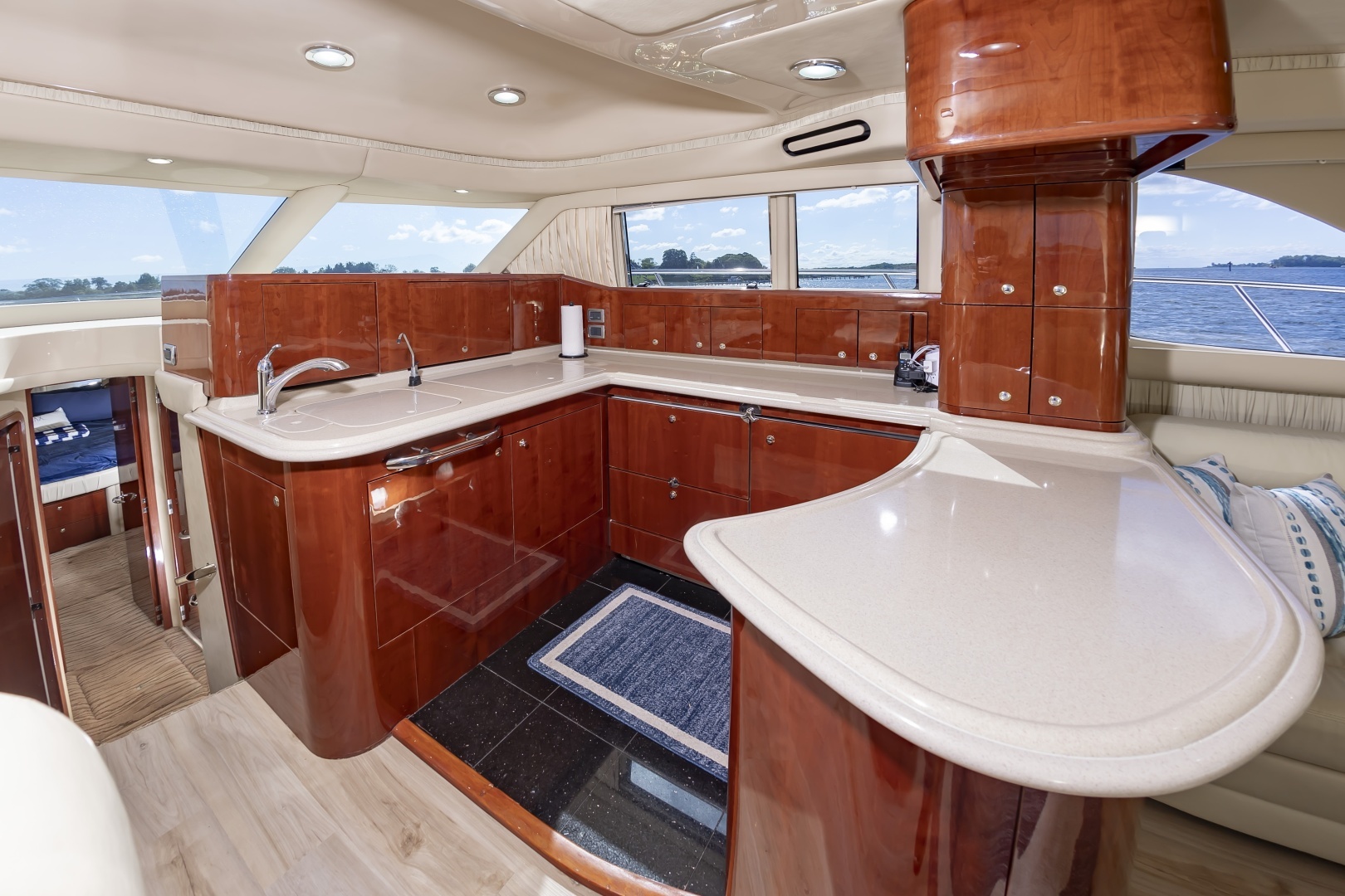 2002 Sea Ray 560 Sedan Bridge - Image 30