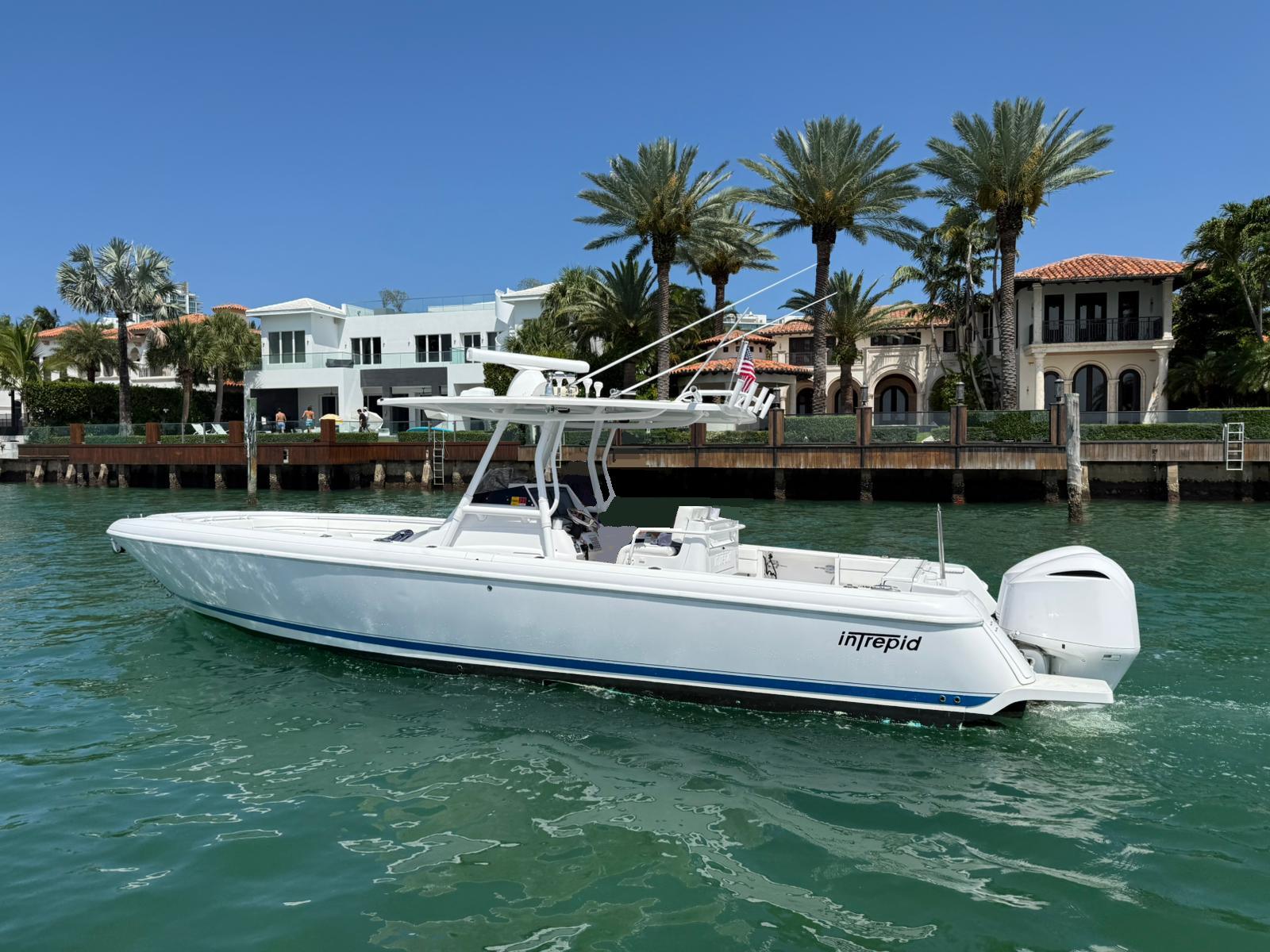 2012 Intrepid 323 Open