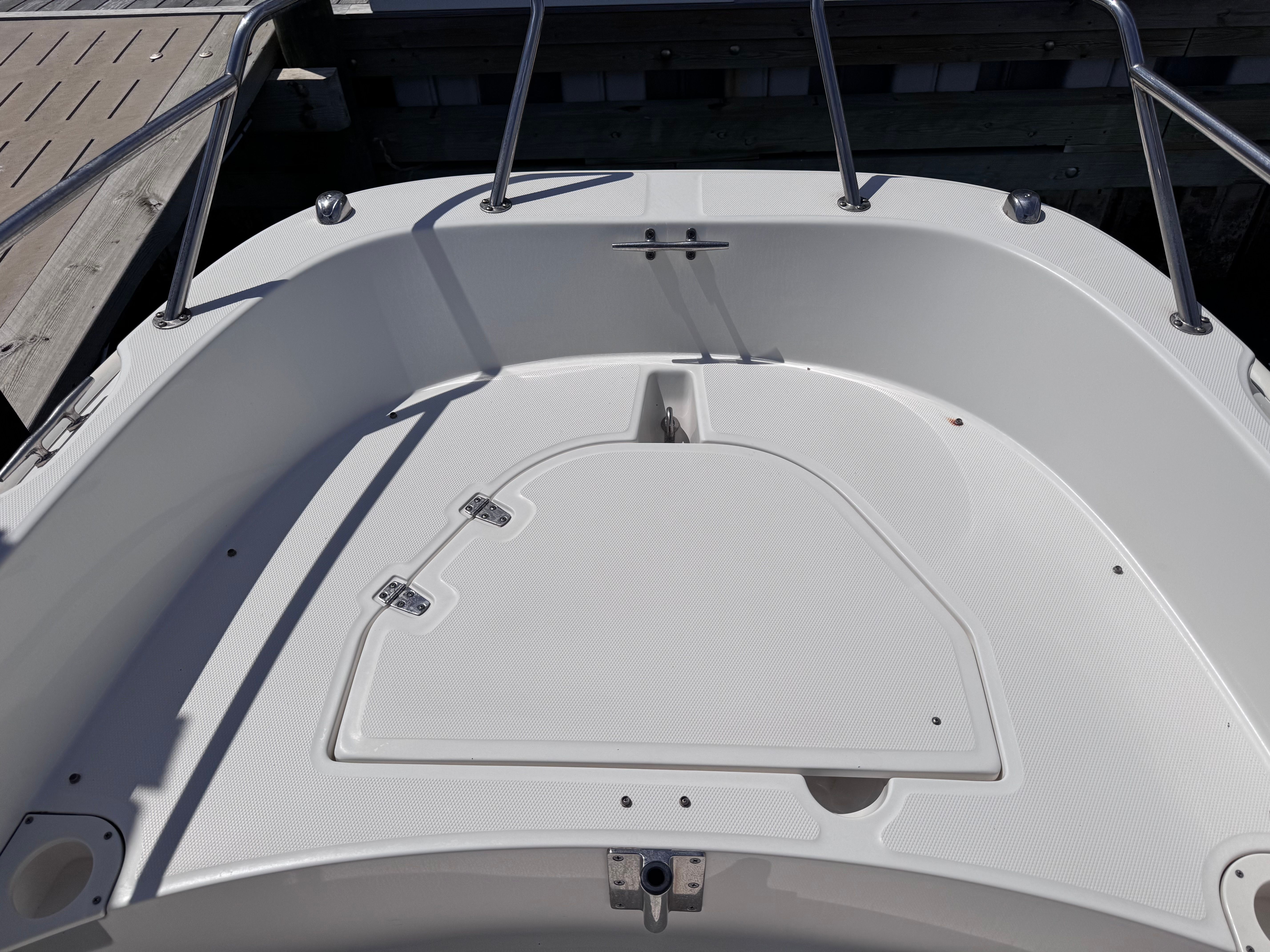 2013 Boston Whaler 170 Dauntless - 10