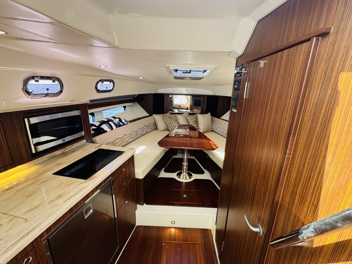 2021 Pursuit OS 355 - Image 34