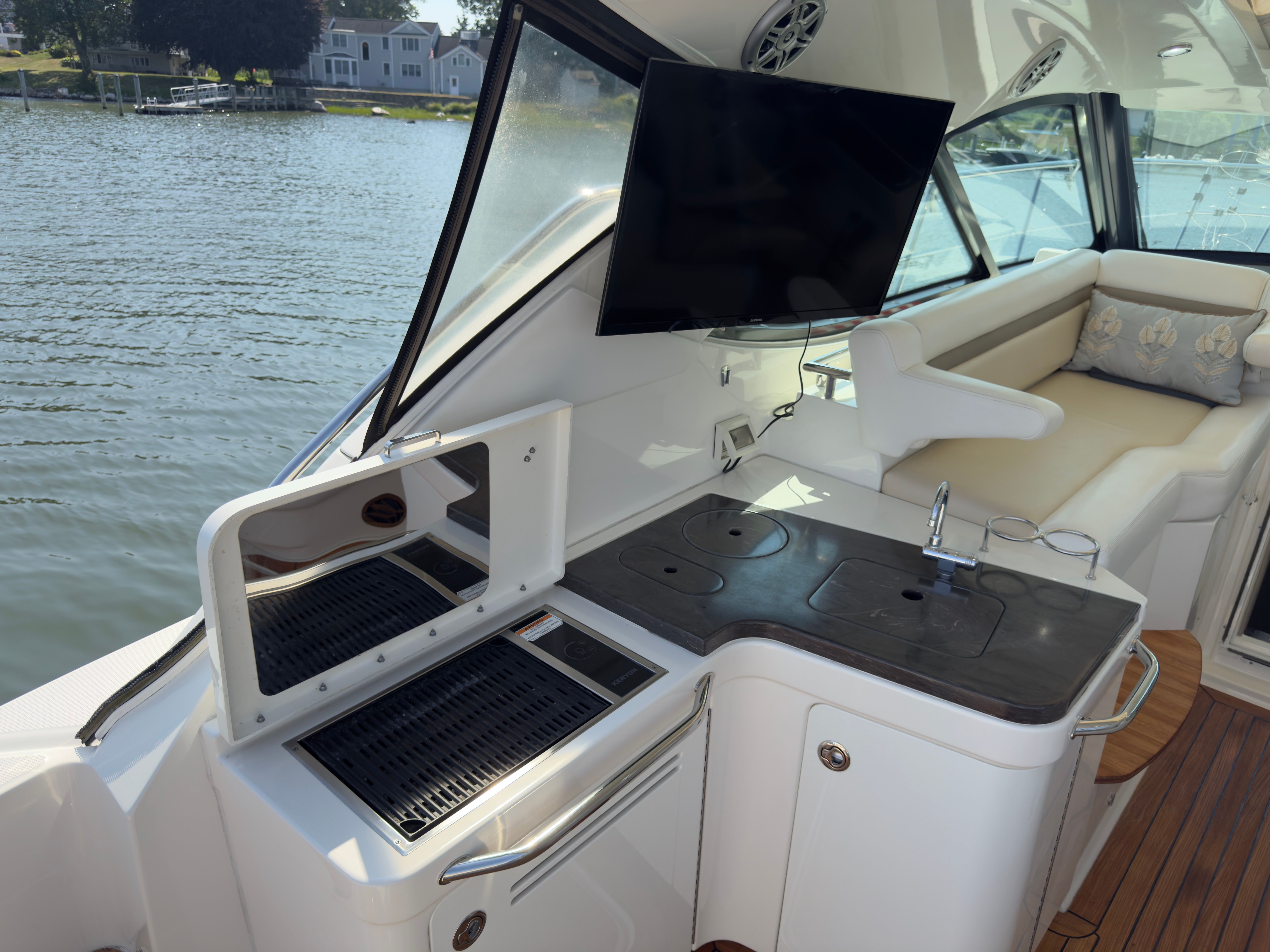 2014 Sea Ray 410 Sundancer - 74