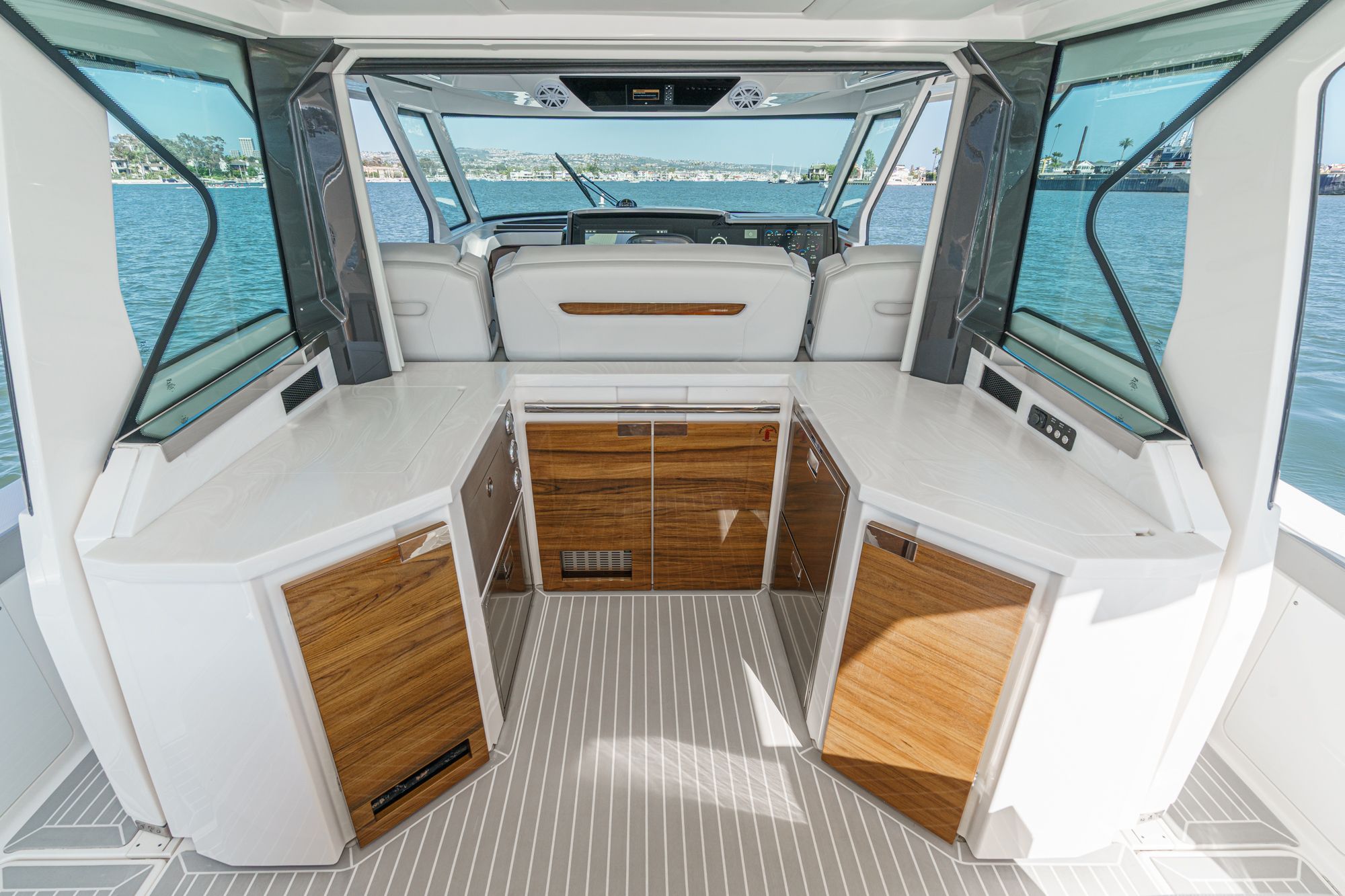 2023 Tiara Yachts 48 LS - 26