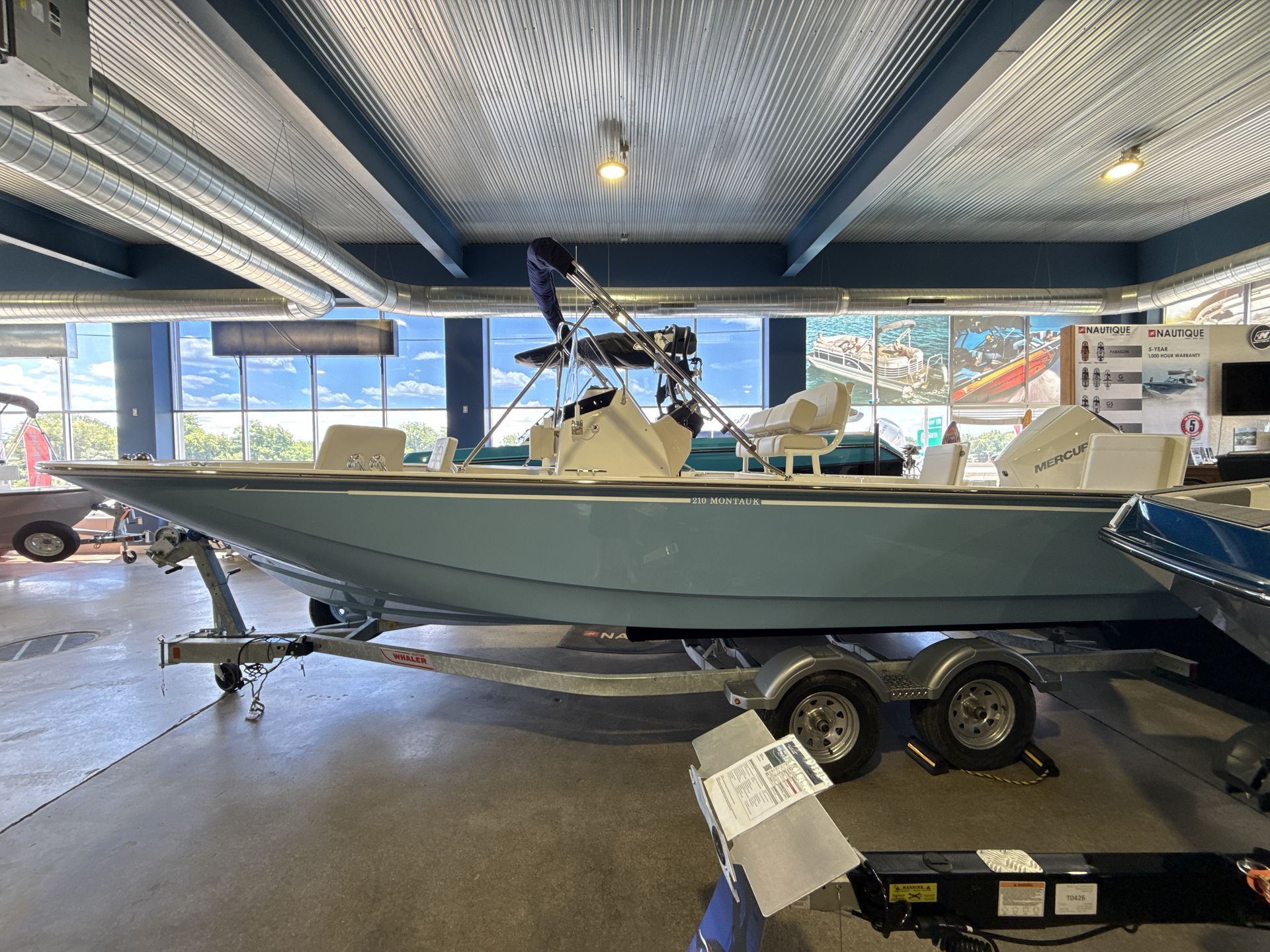 2026 Boston Whaler 210 Montauk - 4
