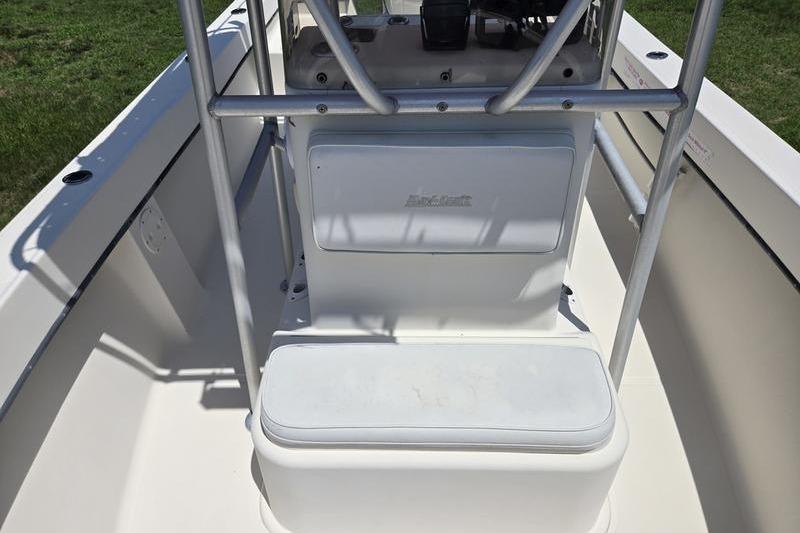 2000 May-Craft 2000CC boat interior with seating and console.