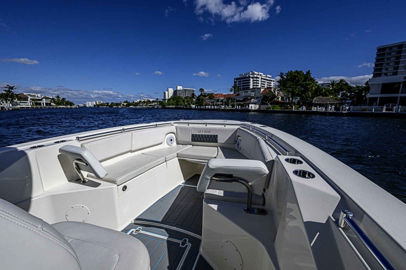 2021 Cobia 320 CC - Image 2