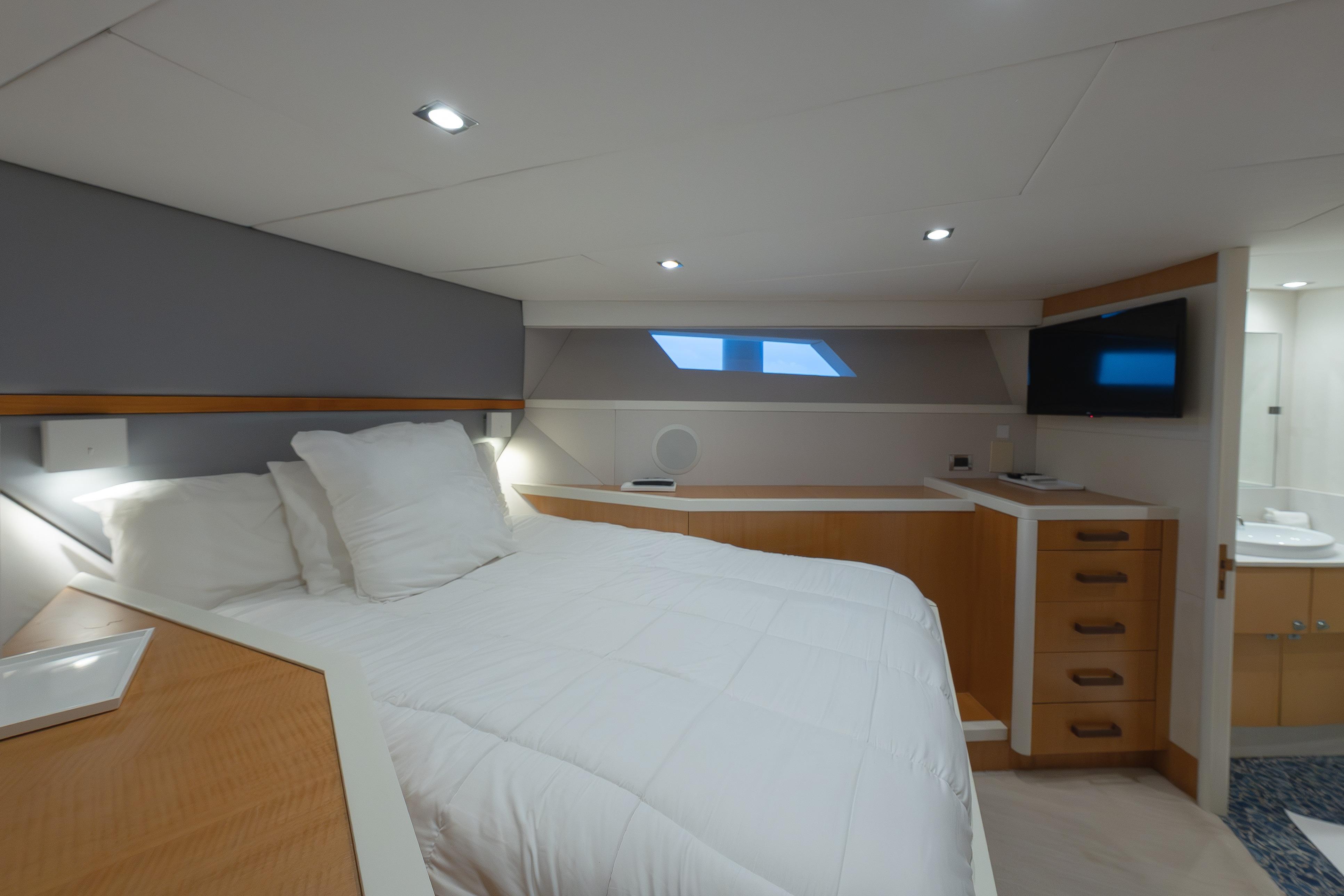 Luxurious 2012 Lazzara Breeze yacht bedroom with modern design and cozy bedding.