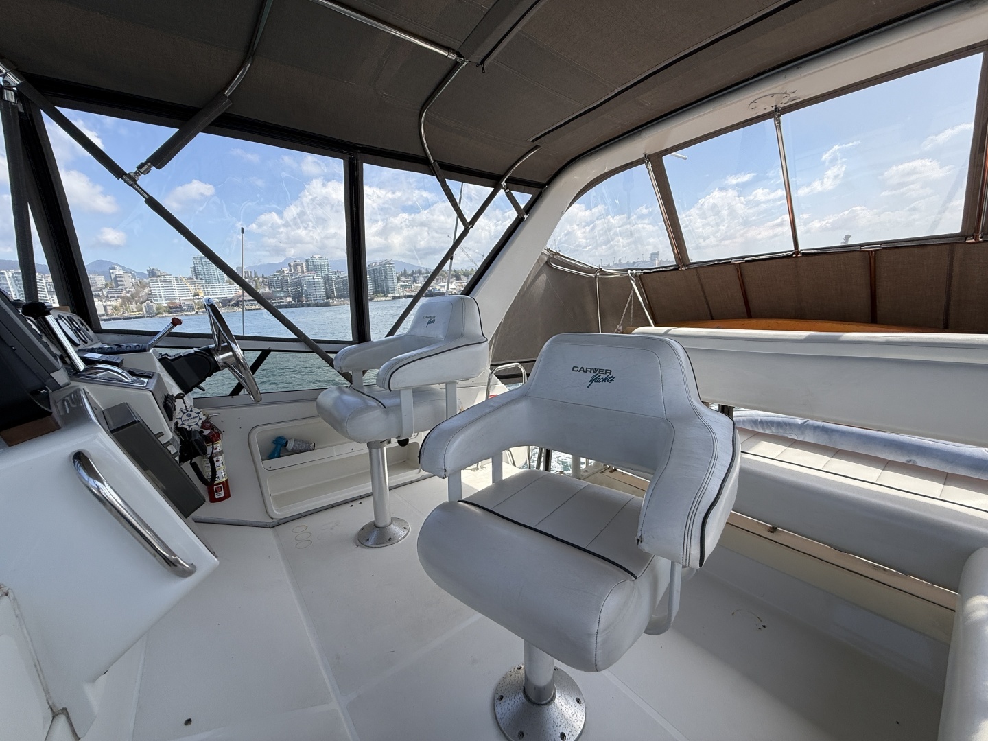 1996 Carver 370 Voyager - Image 44