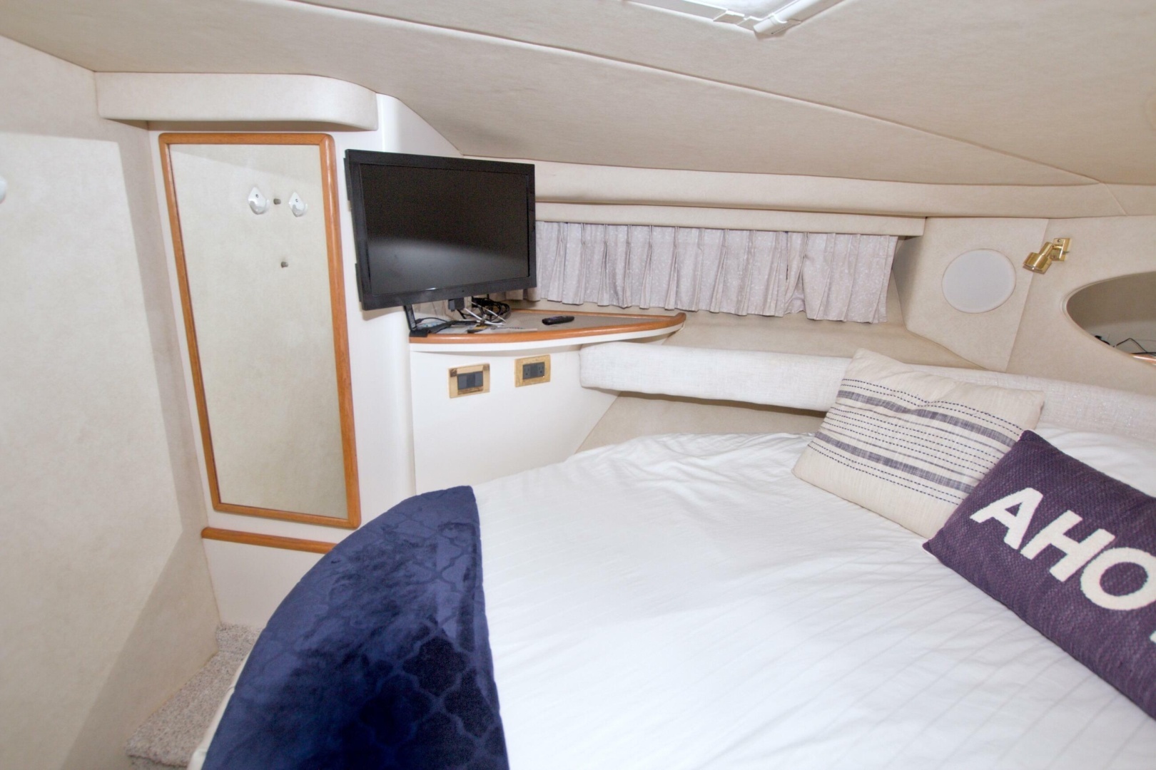 1997 Sea Ray 370 Express Cruiser - Image 38