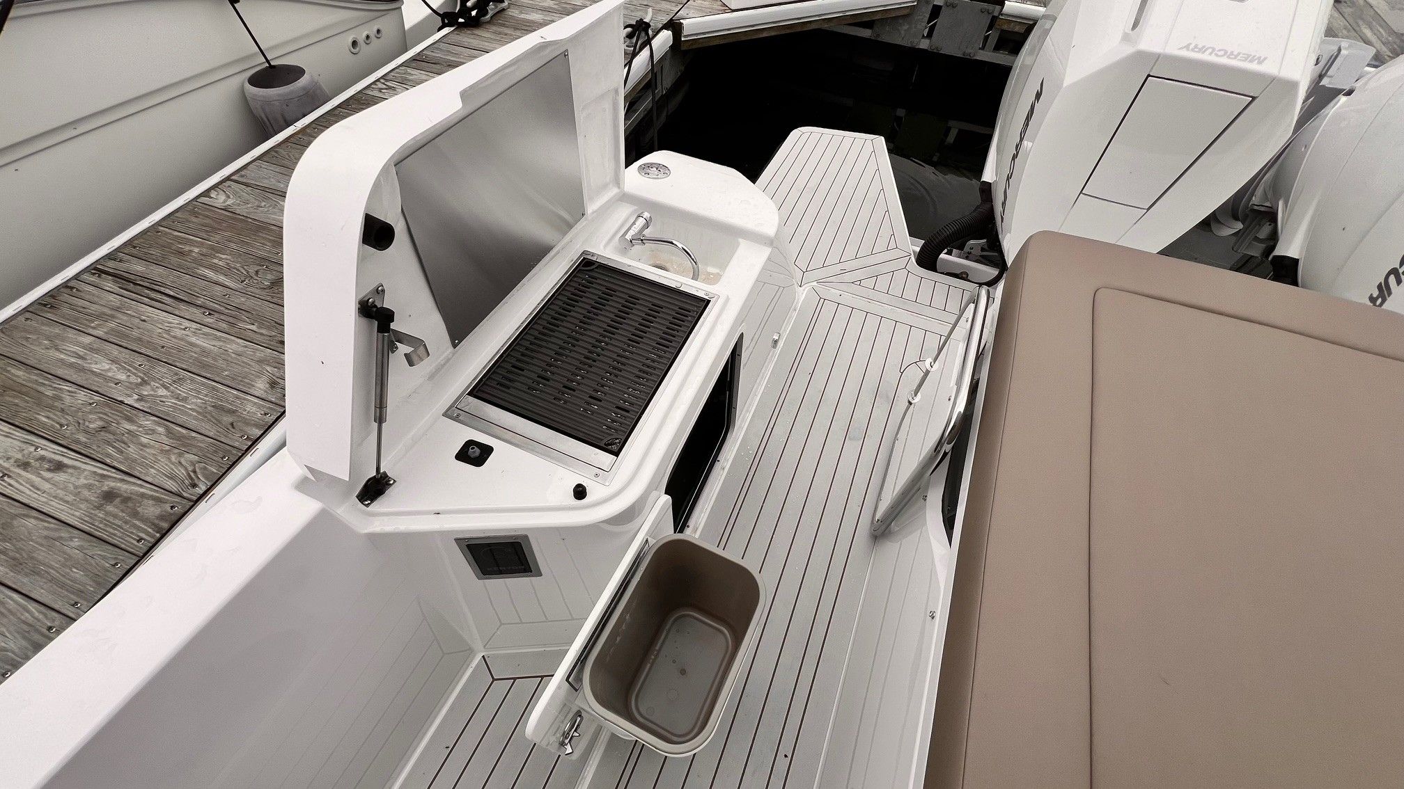2026 Cruisers Yachts 38 VTR EC - 10